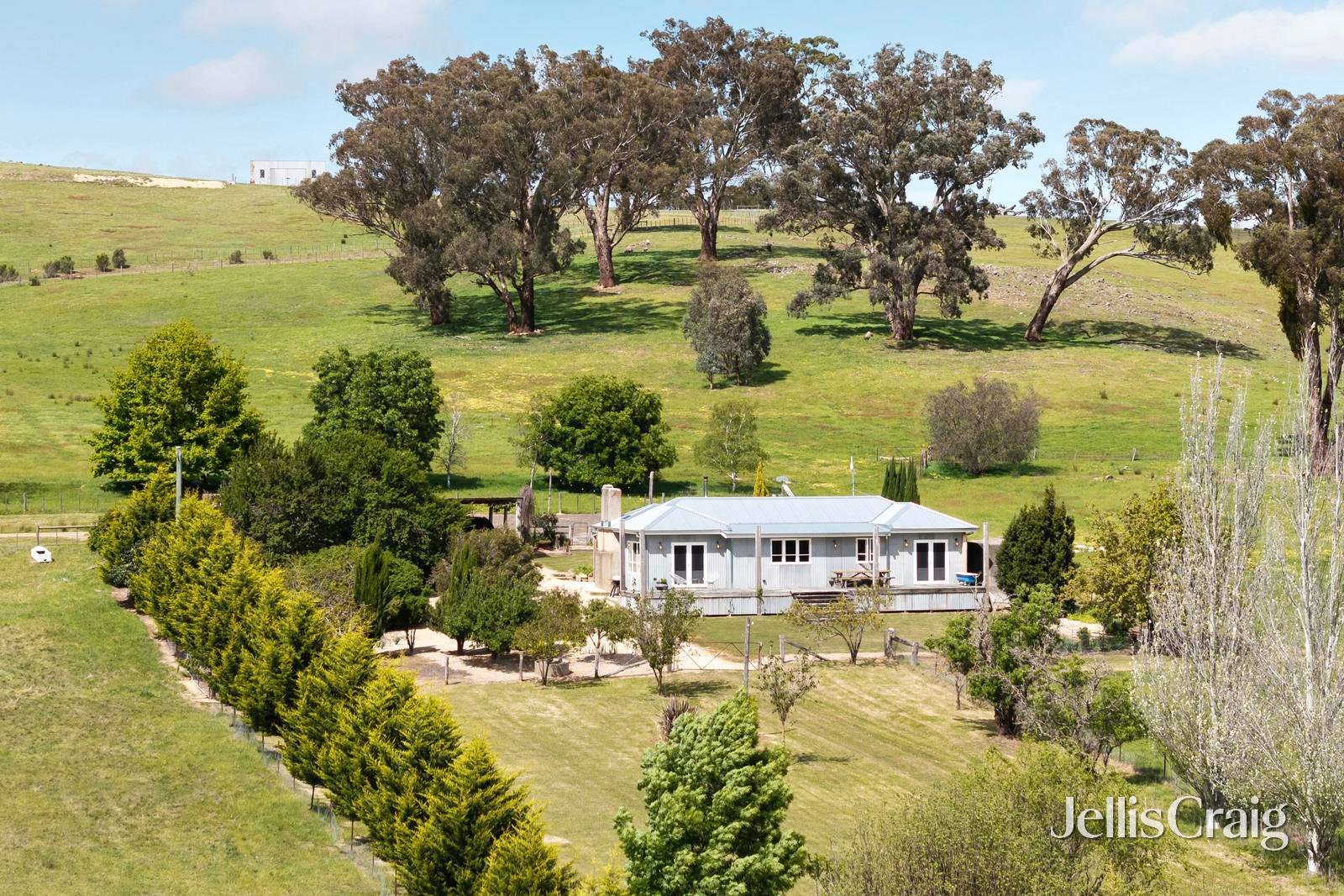 909 Vaughan Springs Road, Glenlyon image 3