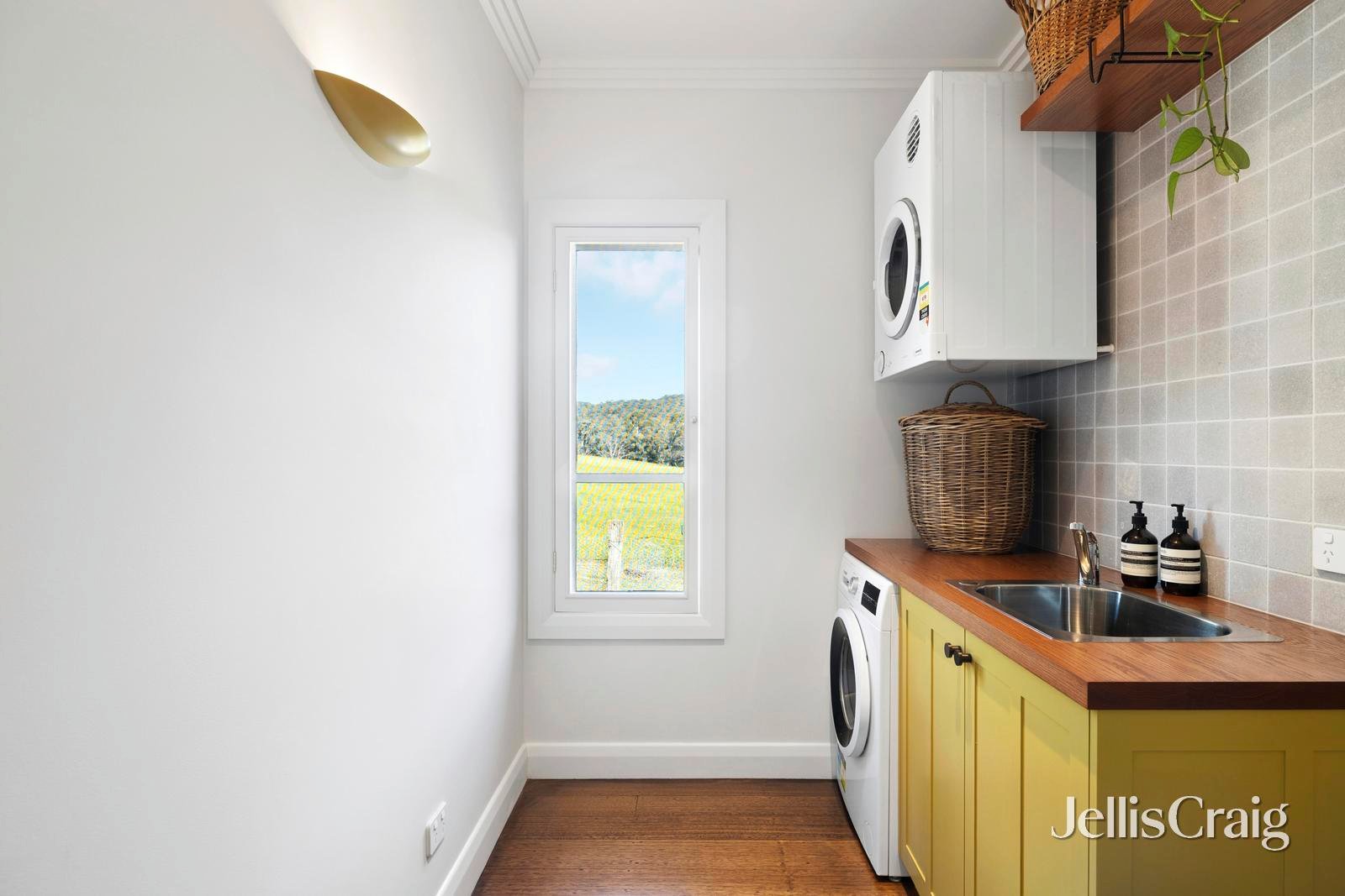 909 Vaughan Springs Road, Glenlyon image 12