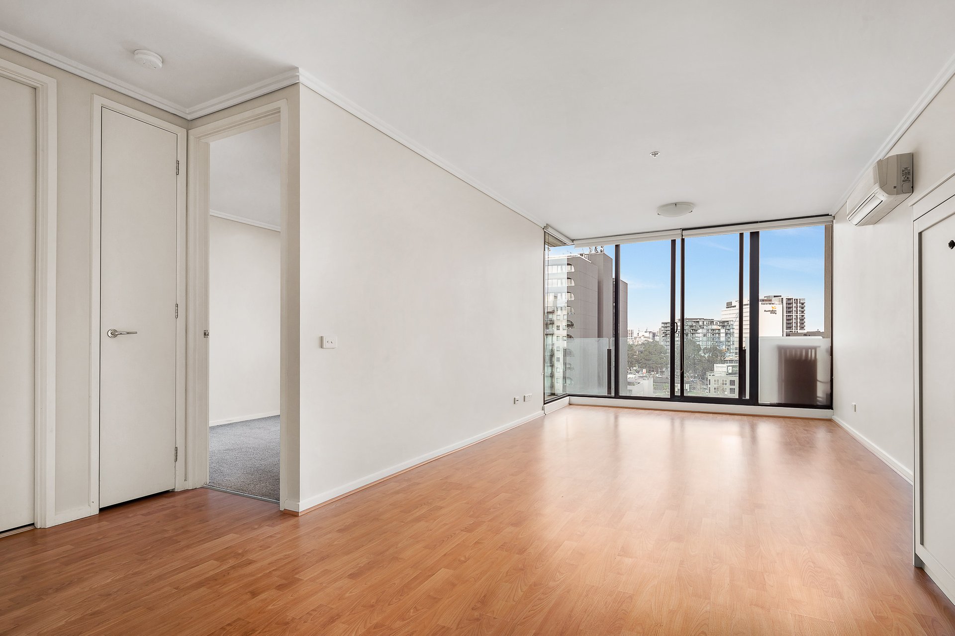 909/38 Bank Street, South Melbourne image 4