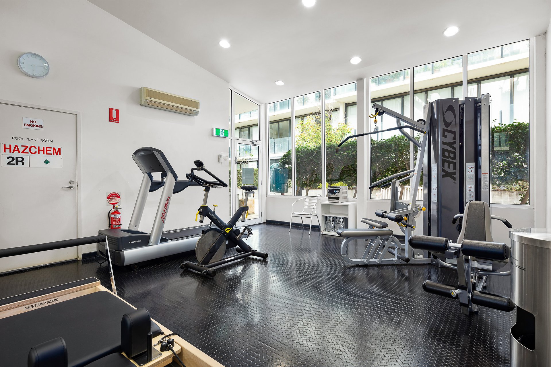 909/38 Bank Street, South Melbourne image 8