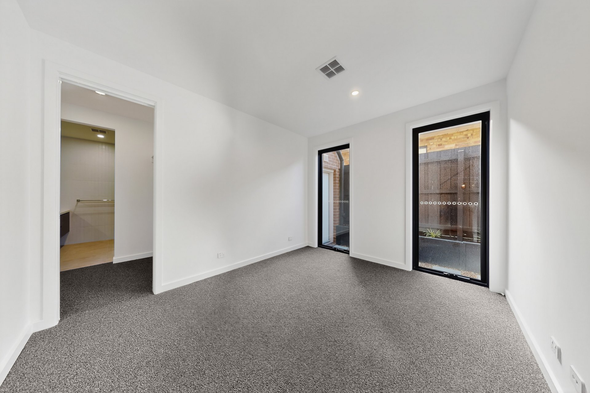90C Parkmore Road, Bentleigh East image 8