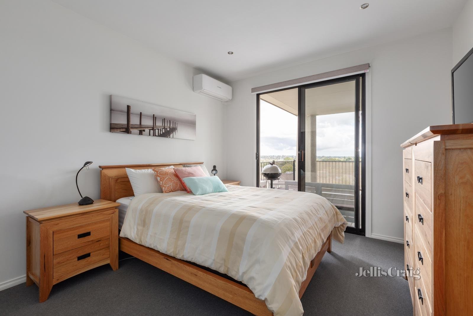 9/1 Conservatory Drive, Burwood image 4