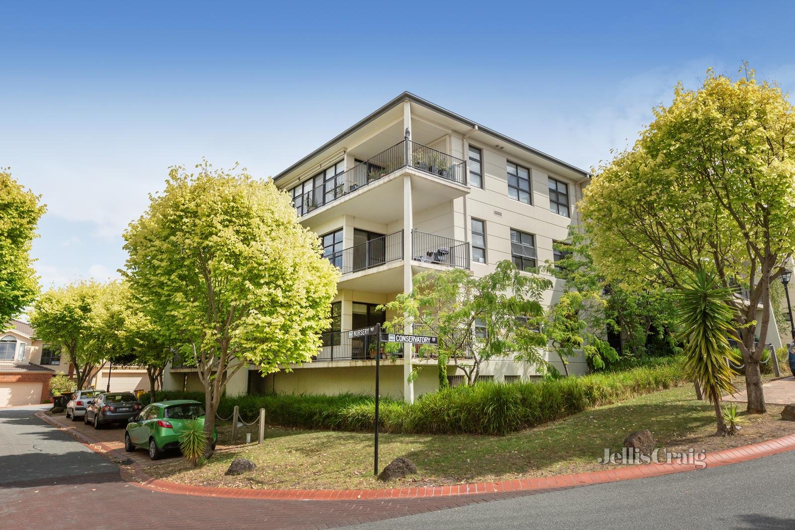 9/1 Conservatory Drive, Burwood image 6