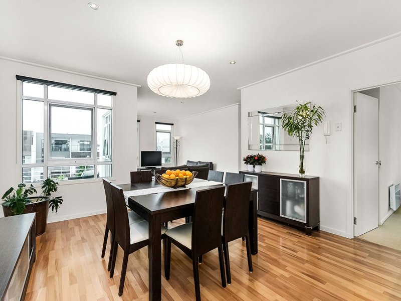 9/1 Graham Street, Port Melbourne image 1