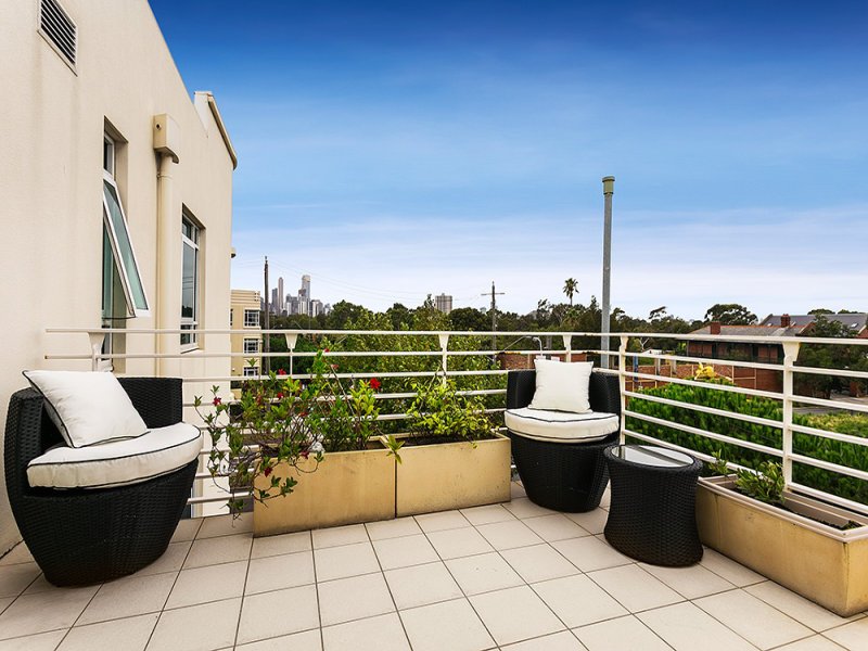 9/1 Graham Street, Port Melbourne image 2