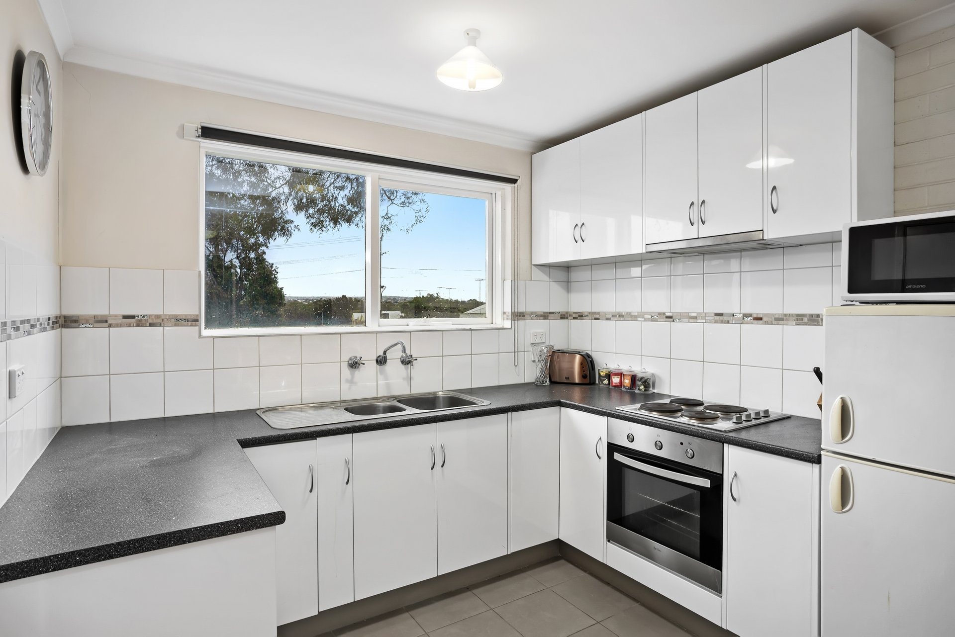 9/1 Holman Court, Breakwater image 2