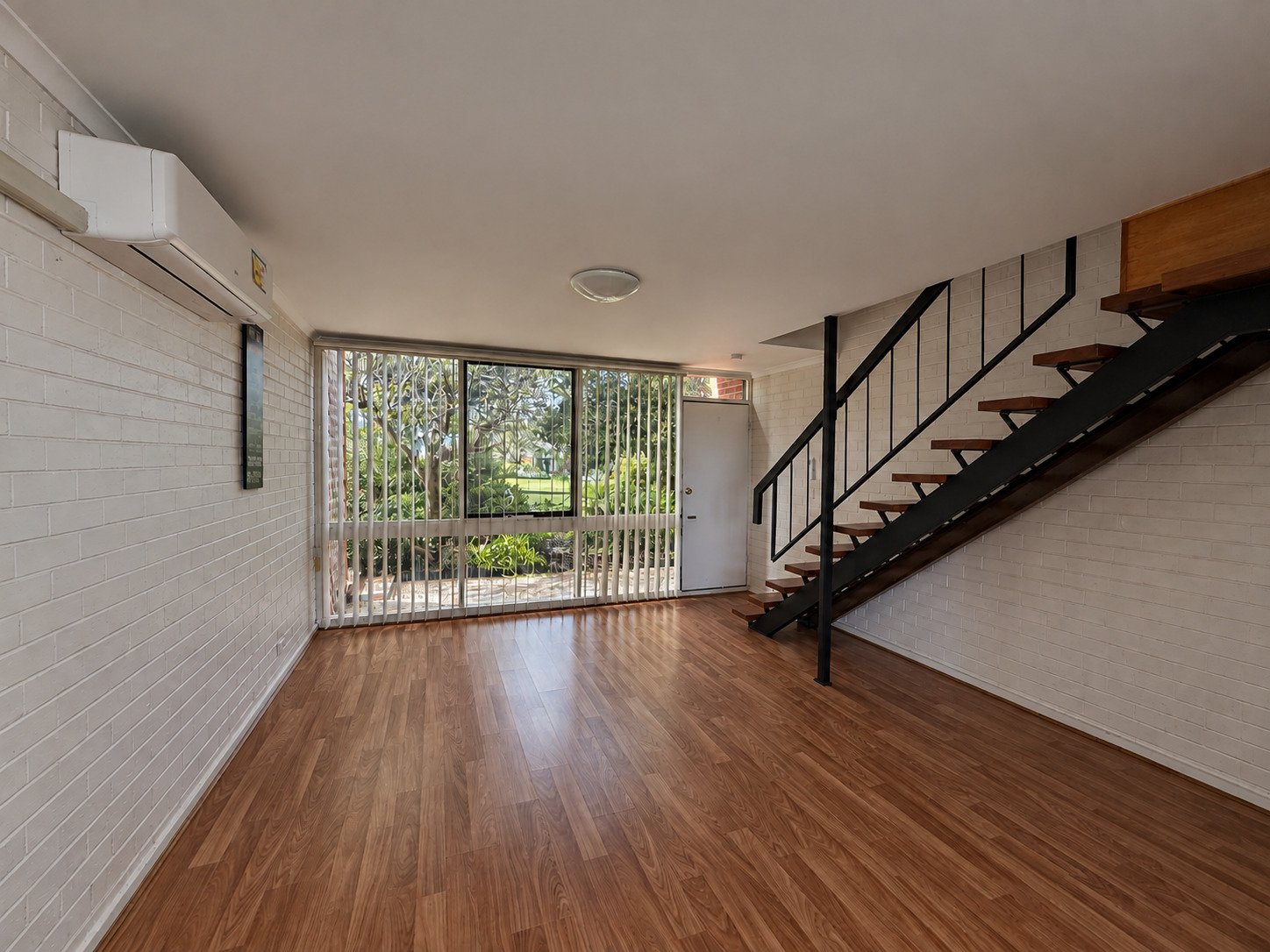 9/1 Holman Court, Breakwater image 3