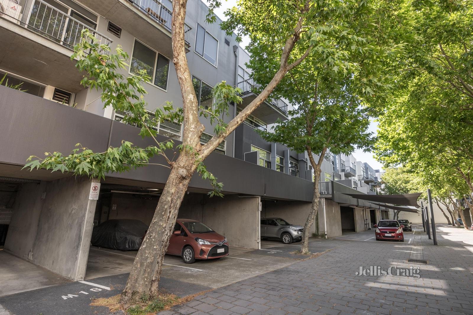 9/10 Clifton Street, Prahran image 1