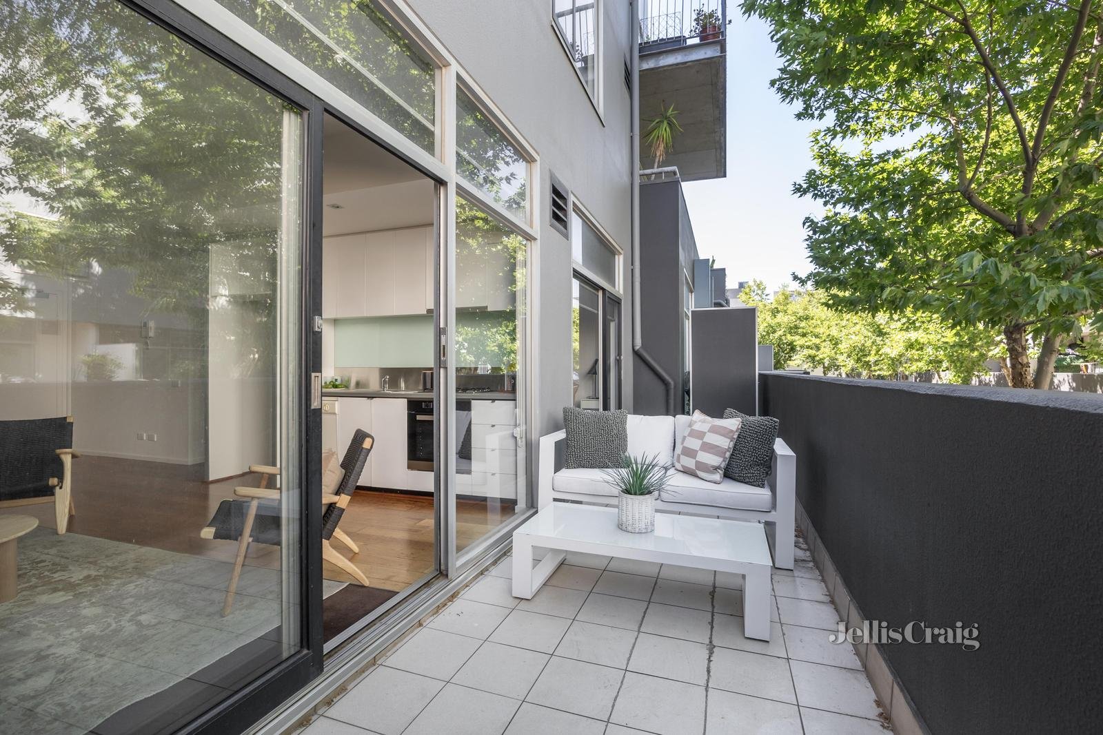 9/10 Clifton Street, Prahran image 3