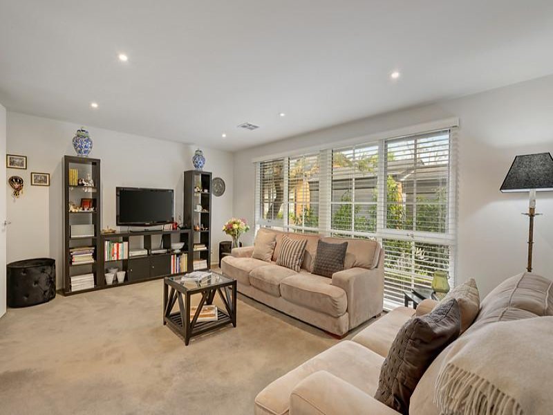 9/101 Wattle Valley Road, Camberwell image 2