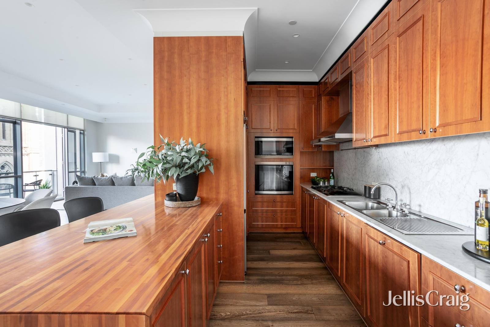 910/201 Collins Street, Melbourne image 3