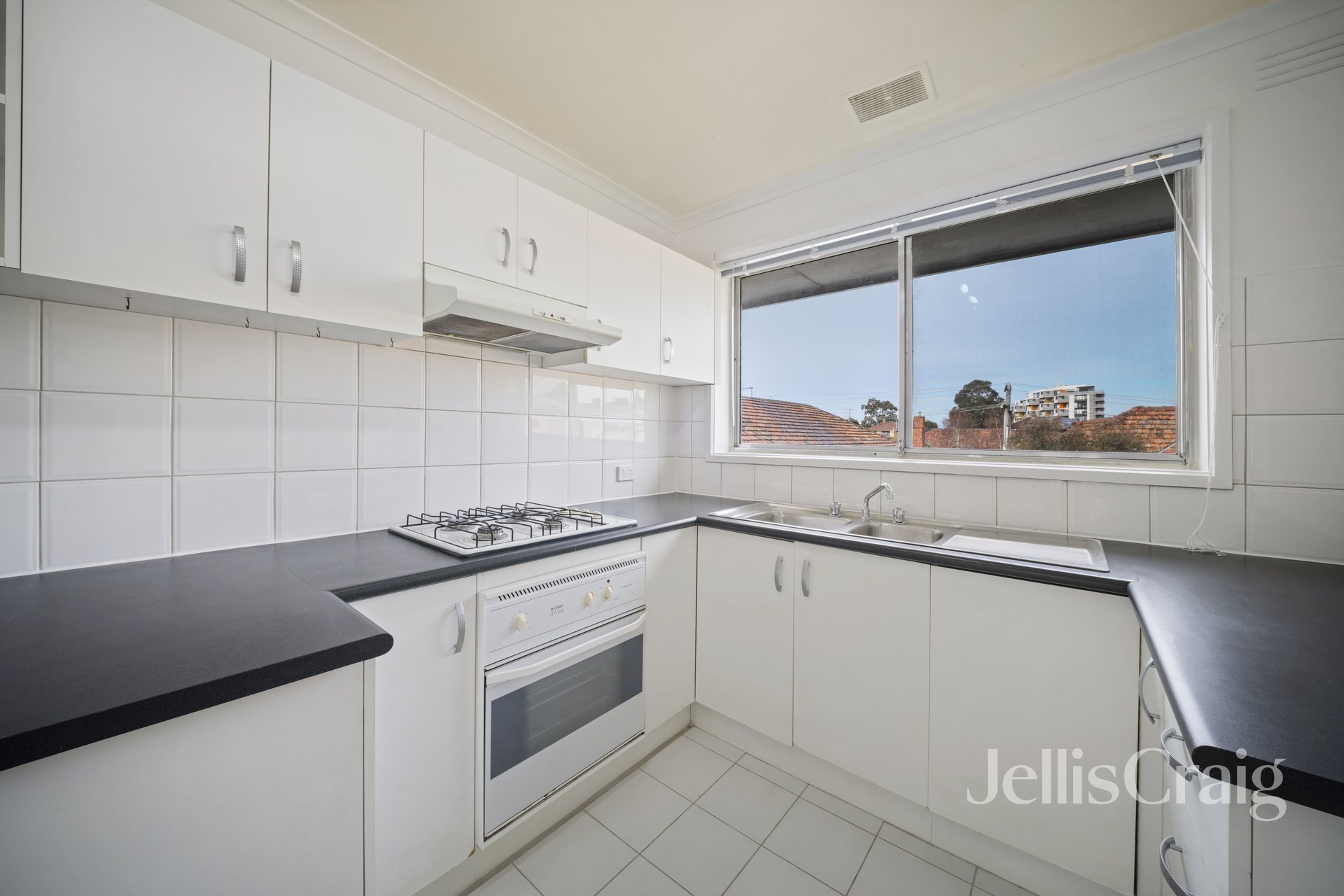 9/107 Warrigal Road, Mentone image 4