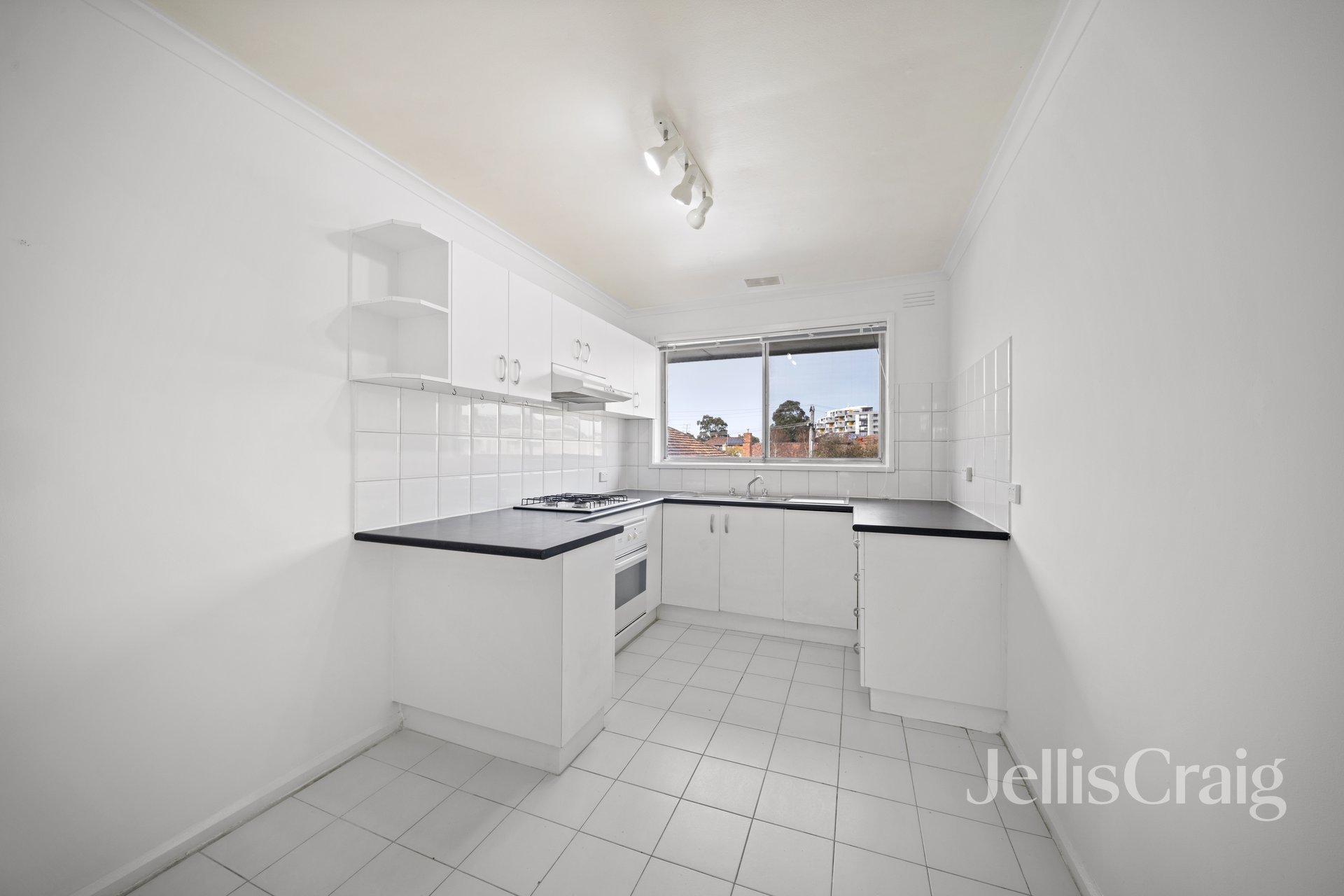9/107 Warrigal Road, Mentone image 3