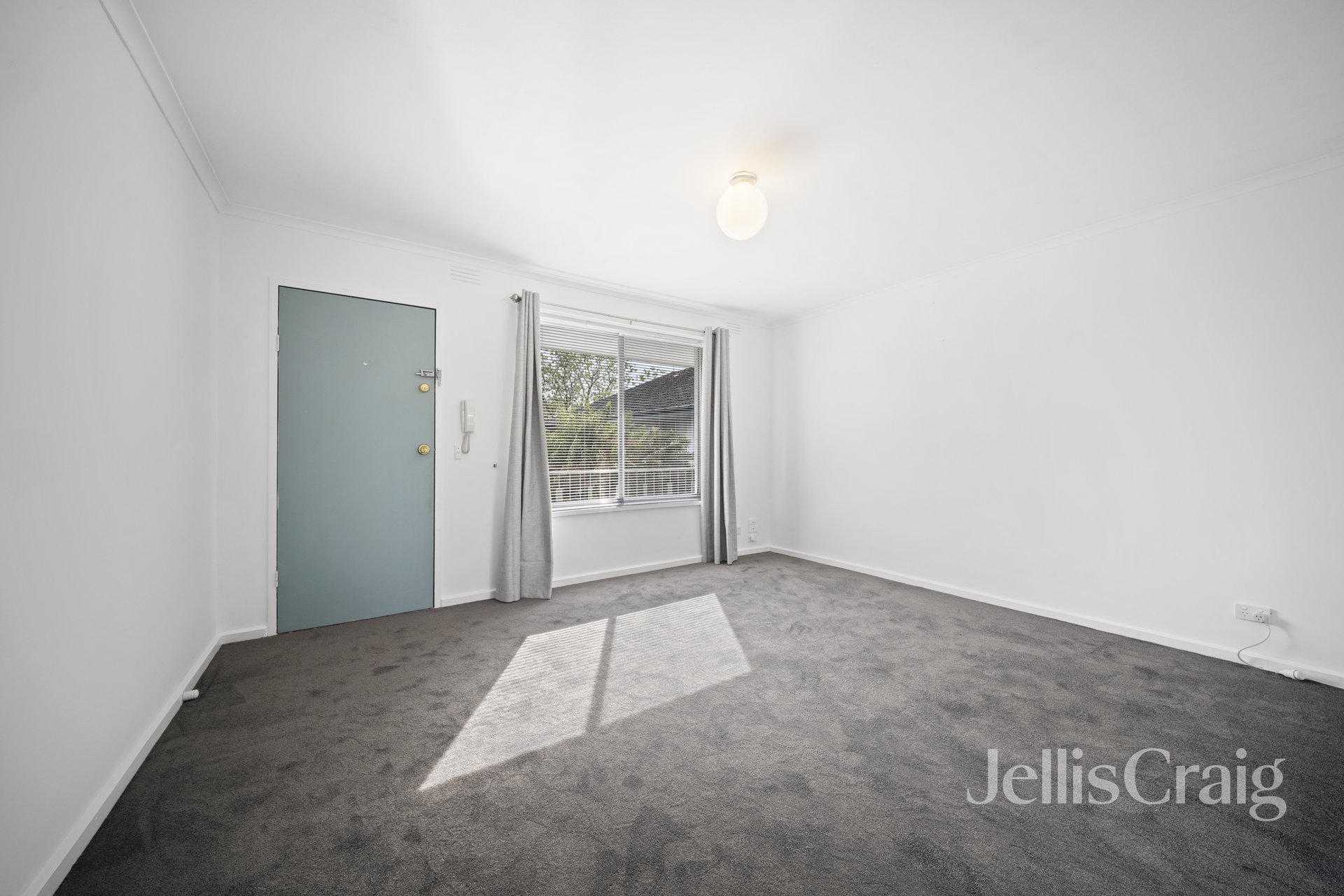 9/107 Warrigal Road, Mentone image 1