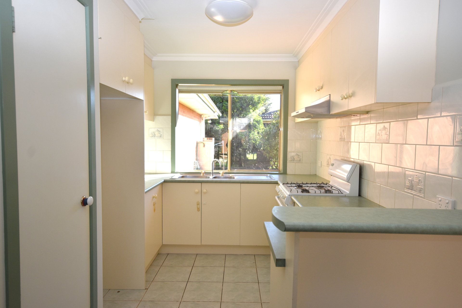 9/108 Sherlock Road, Mooroolbark image 2