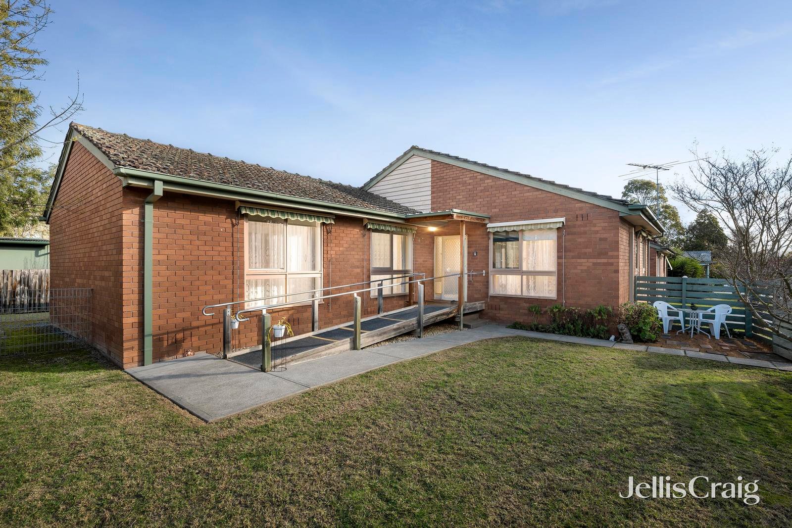 9/11-13 Tennyson Avenue, Kilsyth image 1
