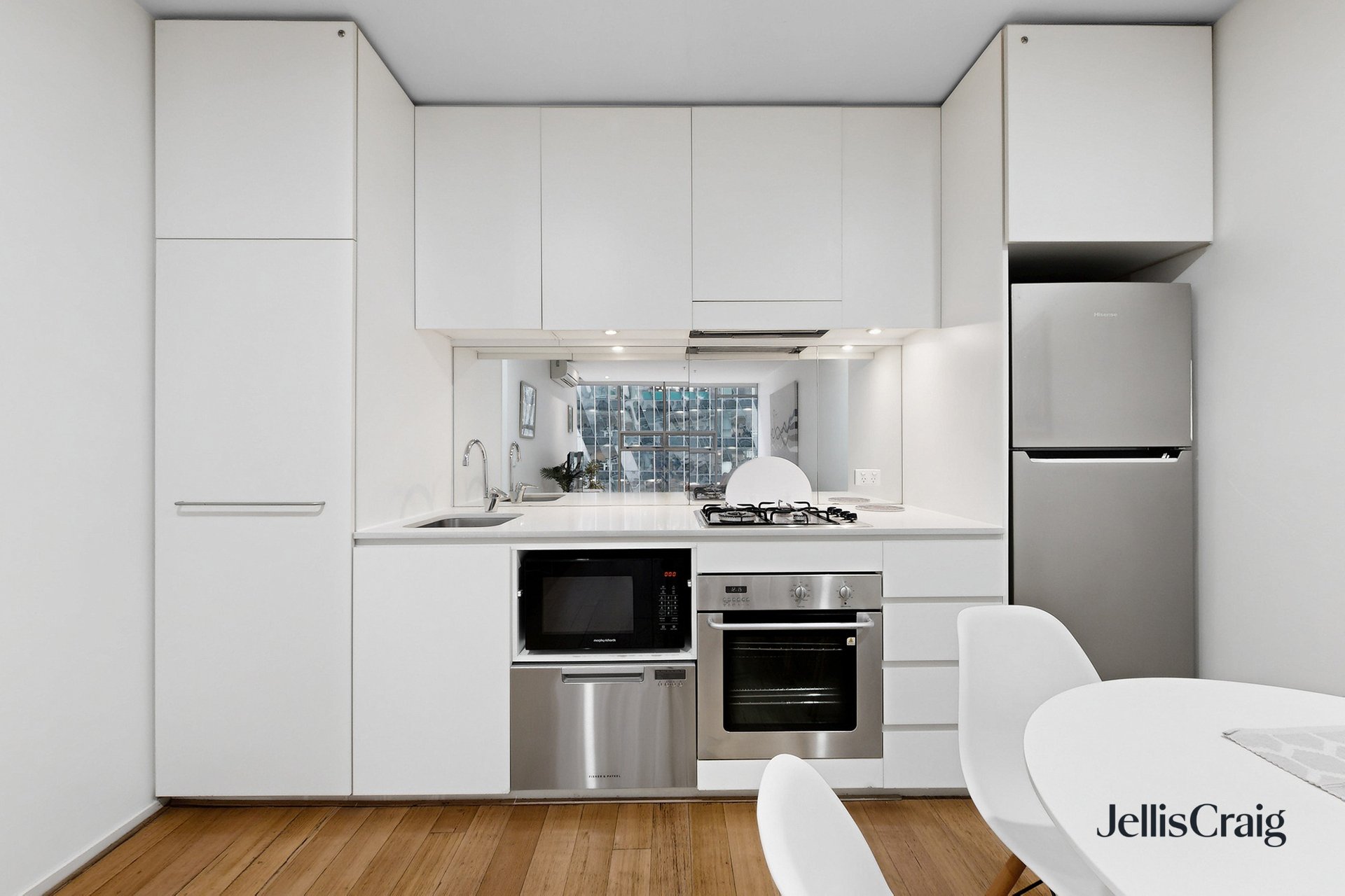 911/8 McCrae Street, Docklands image 3