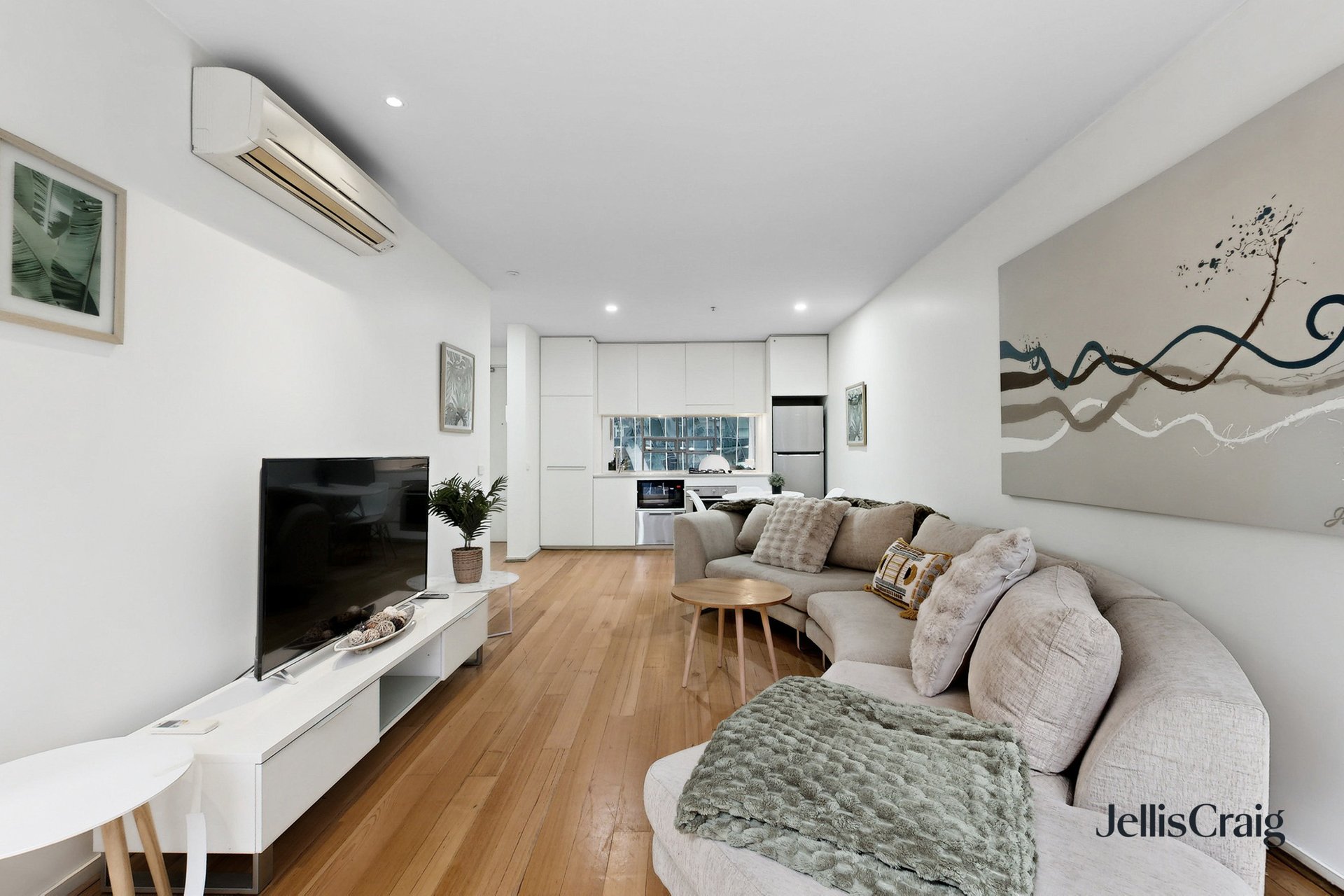 911/8 McCrae Street, Docklands image 8