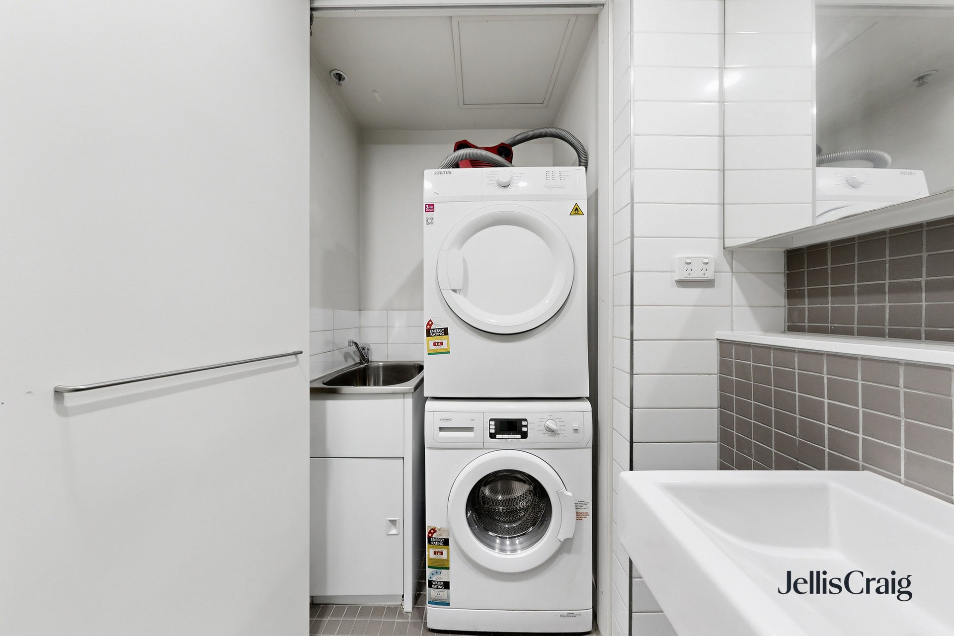 911/8 McCrae Street, Docklands image 11