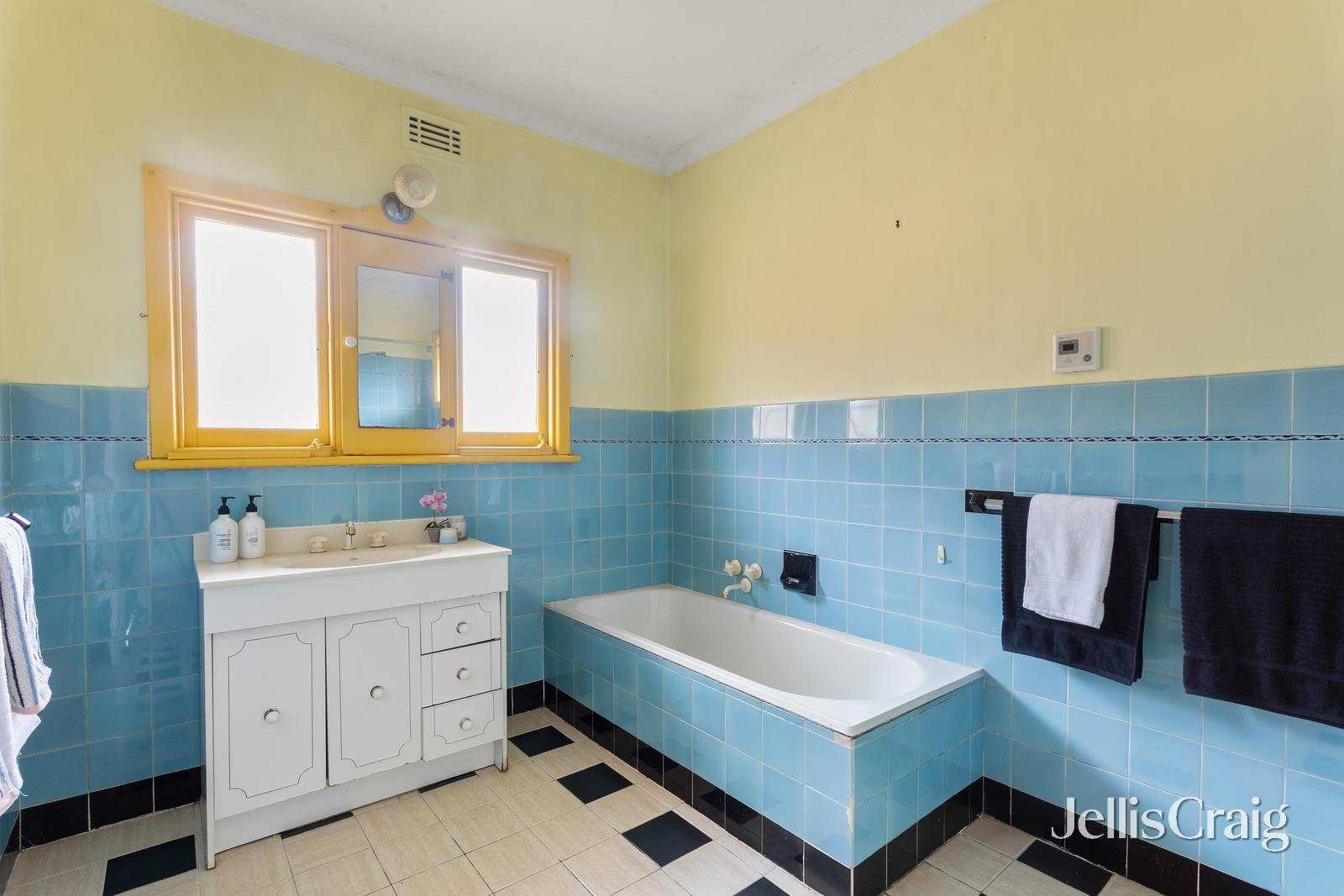 912 Centre Road, Bentleigh East image 9