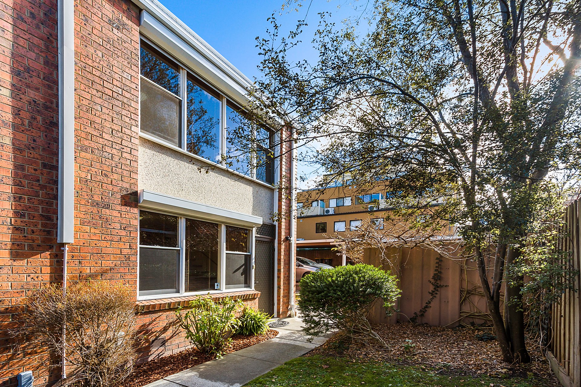 9/12 Oxford Street, Box Hill image 1