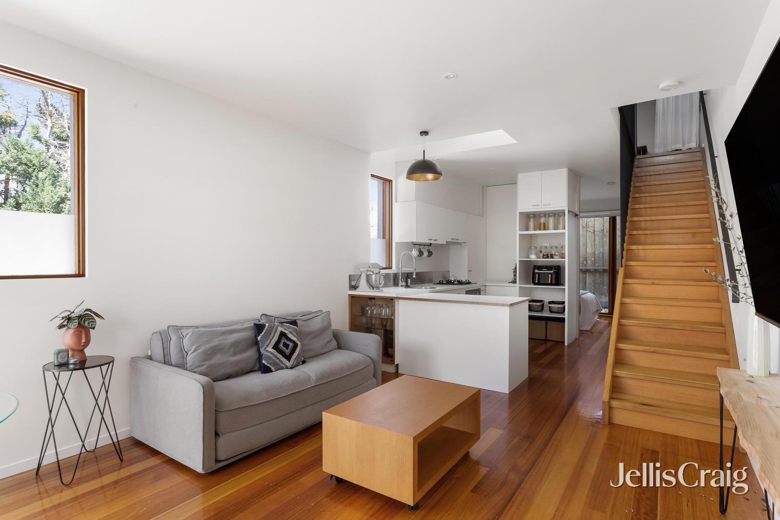 9/12 Wyuna Road, Caulfield North image 2
