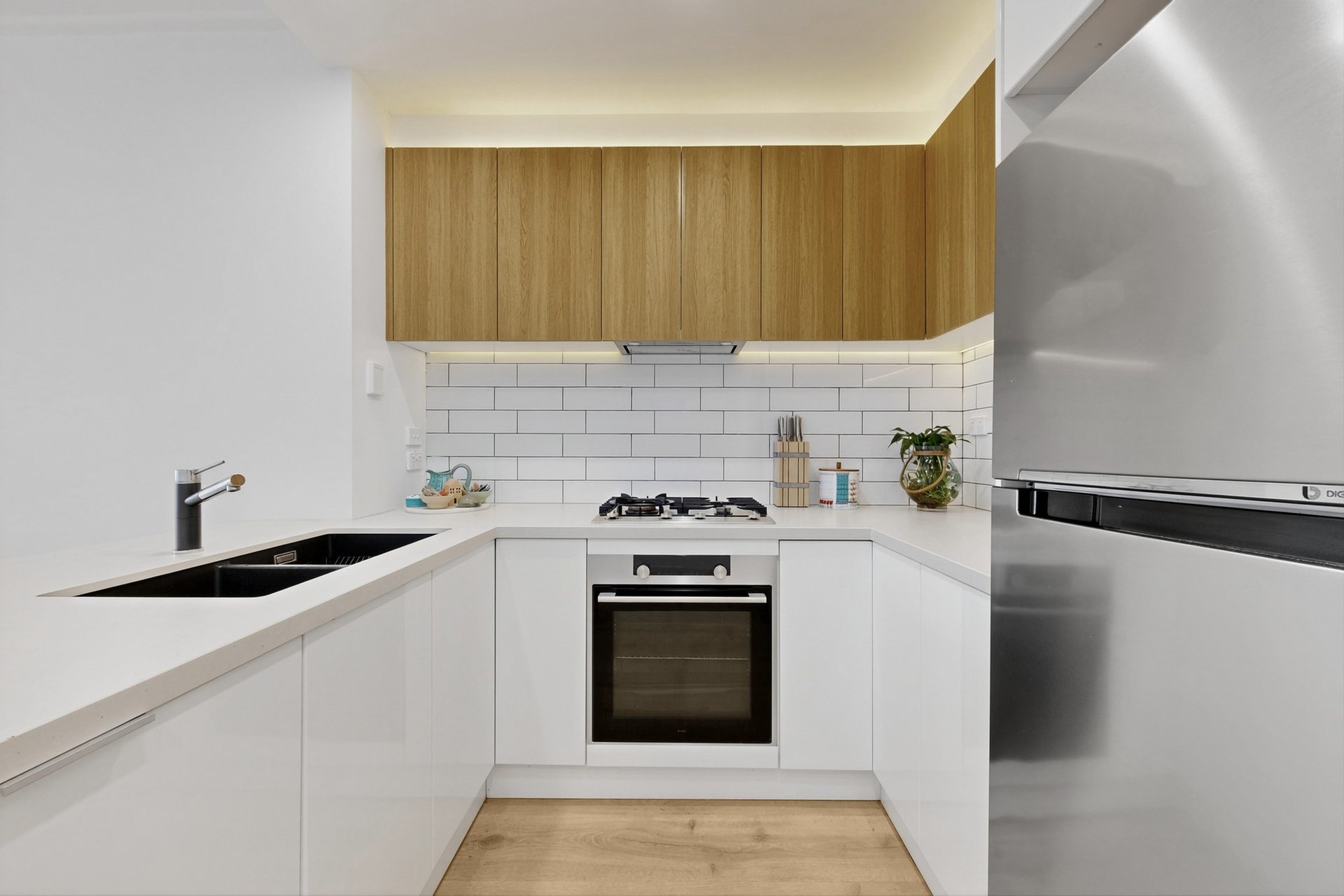 9/125 Ormond Road, Elwood image 4