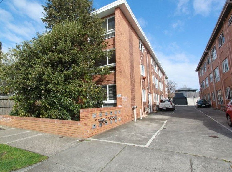 9 / 126 Glen Huntly Road ELWOOD