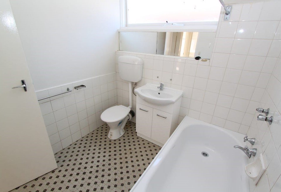 9 / 126 Glen Huntly Road ELWOOD