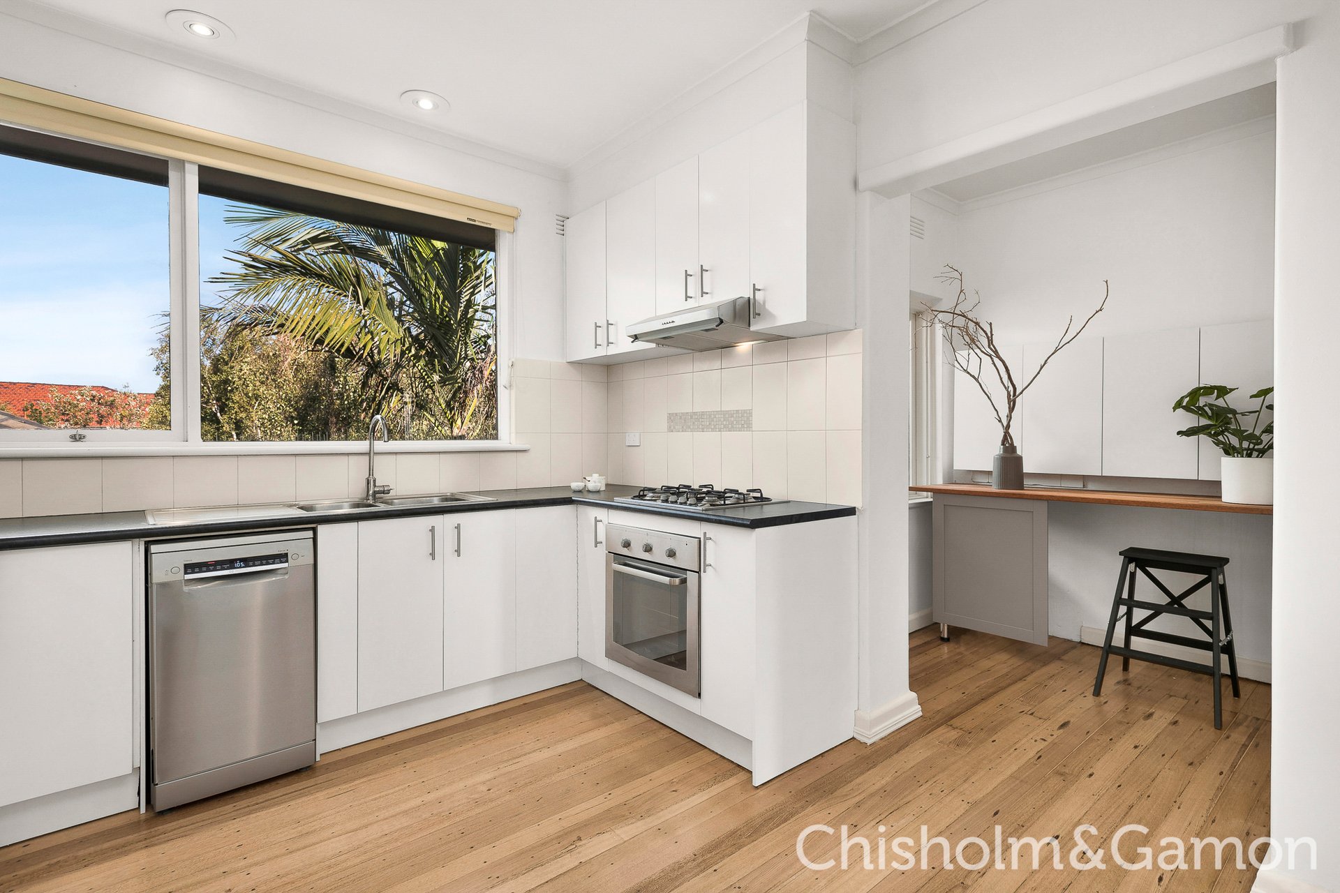 9/14 Milton Street, Elwood image 2