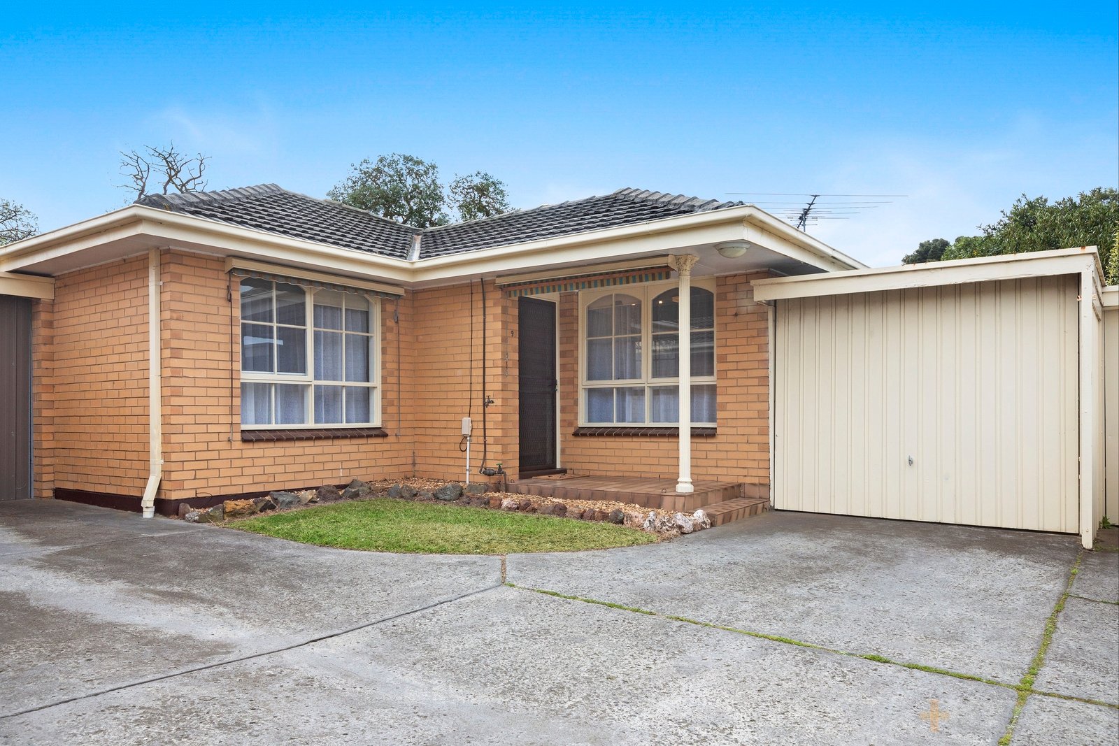 9 / 143 Weatherall Road Cheltenham
