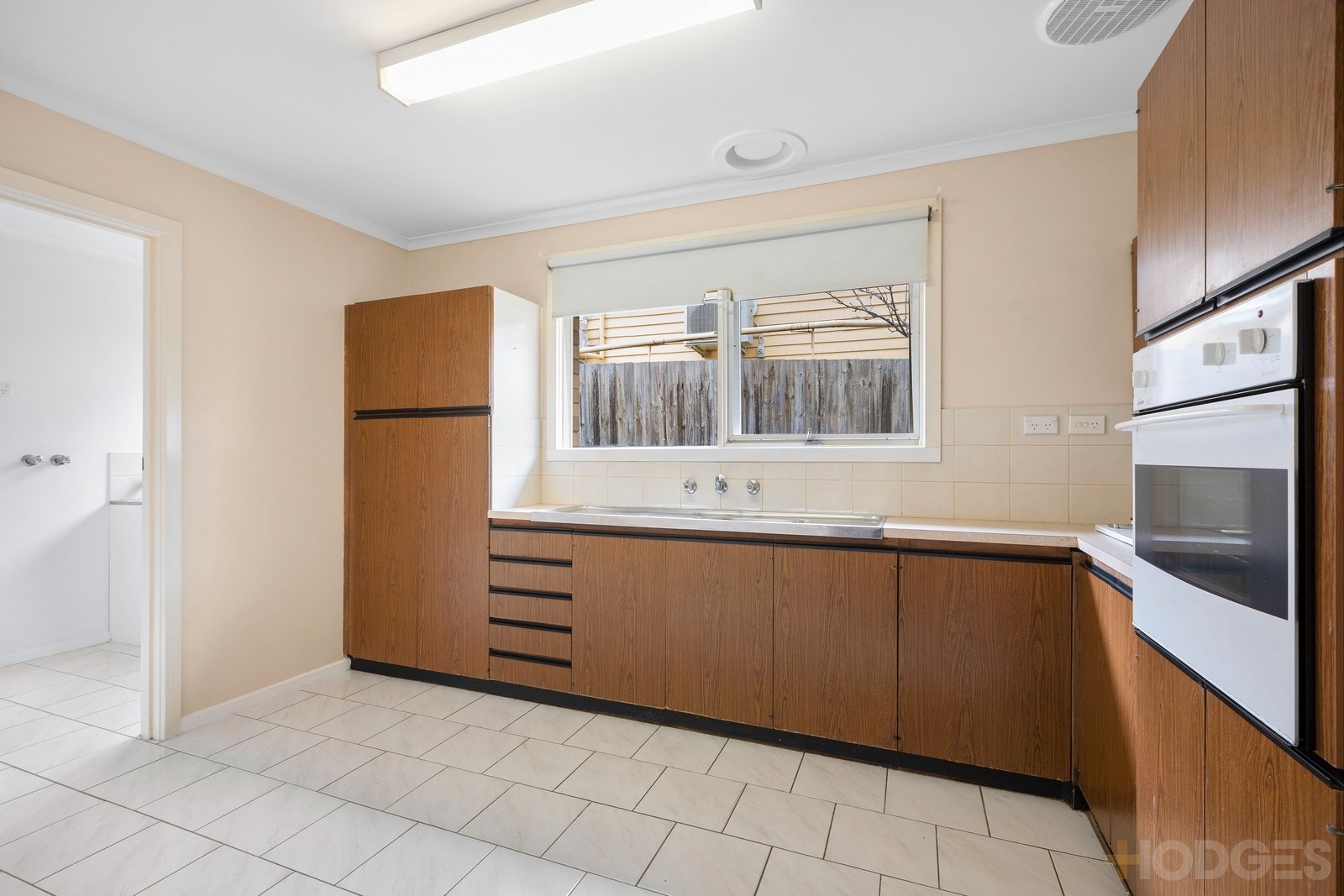 9 / 143 Weatherall Road Cheltenham