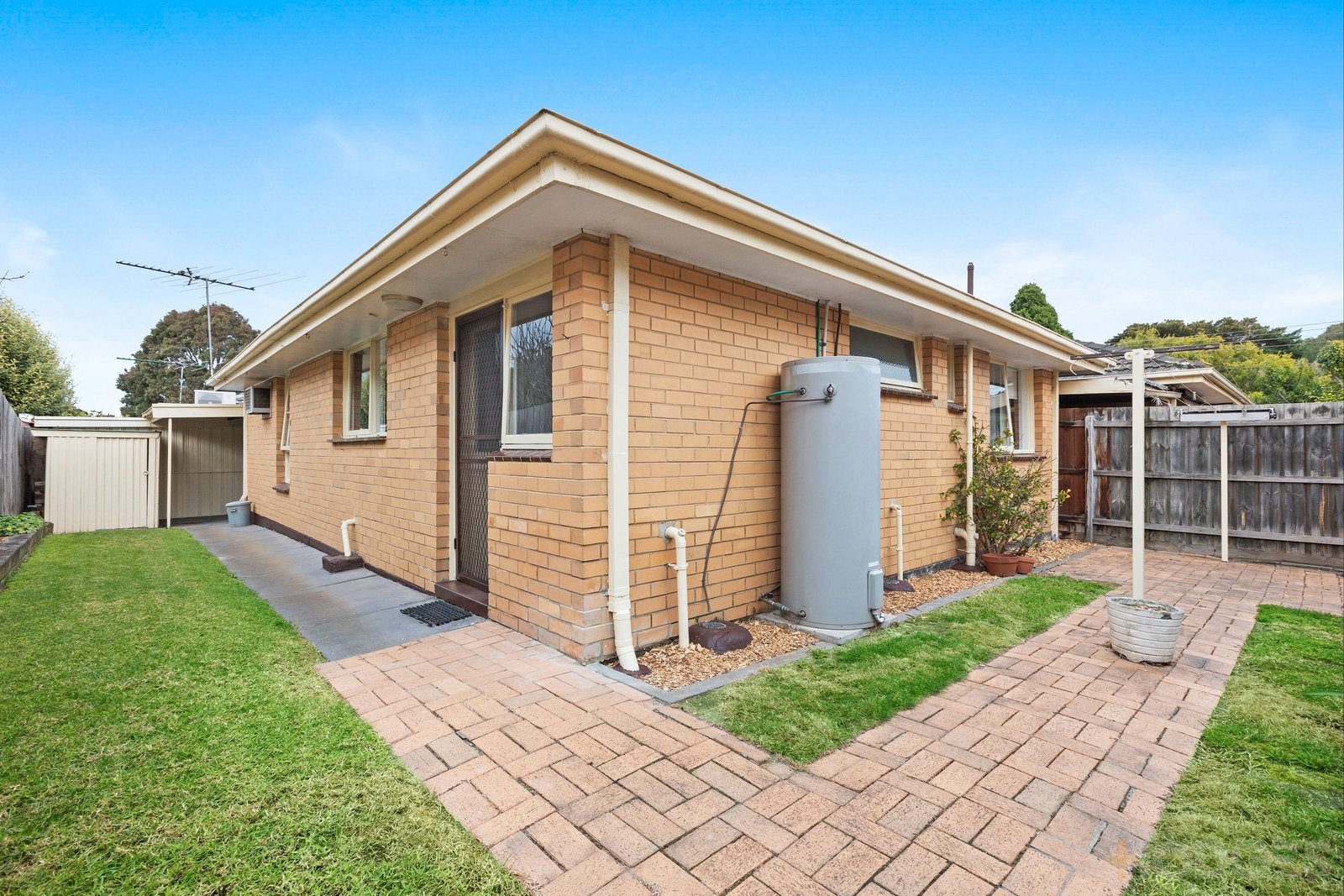 9 / 143 Weatherall Road Cheltenham