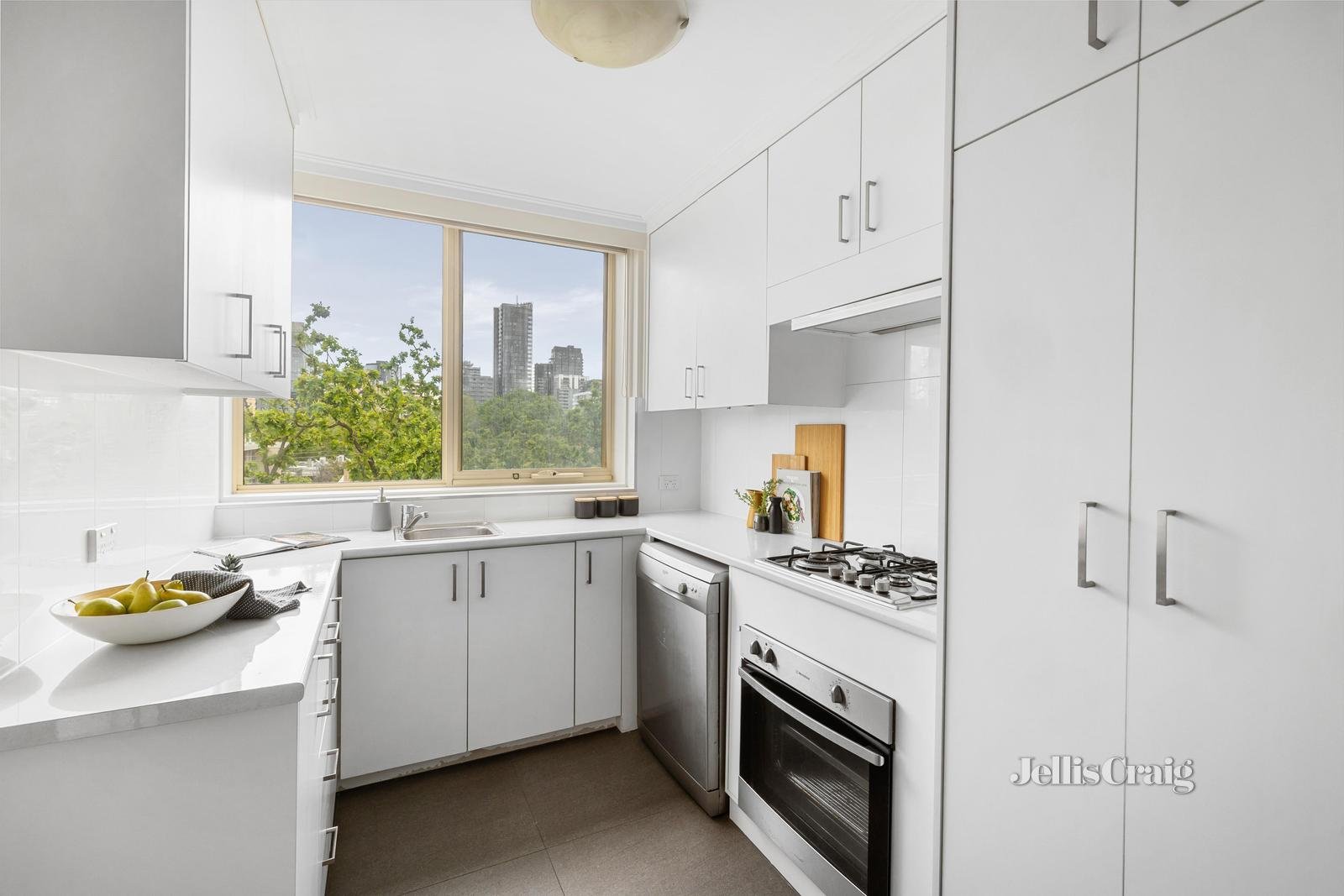 9/16 Kensington Road, South Yarra image 4