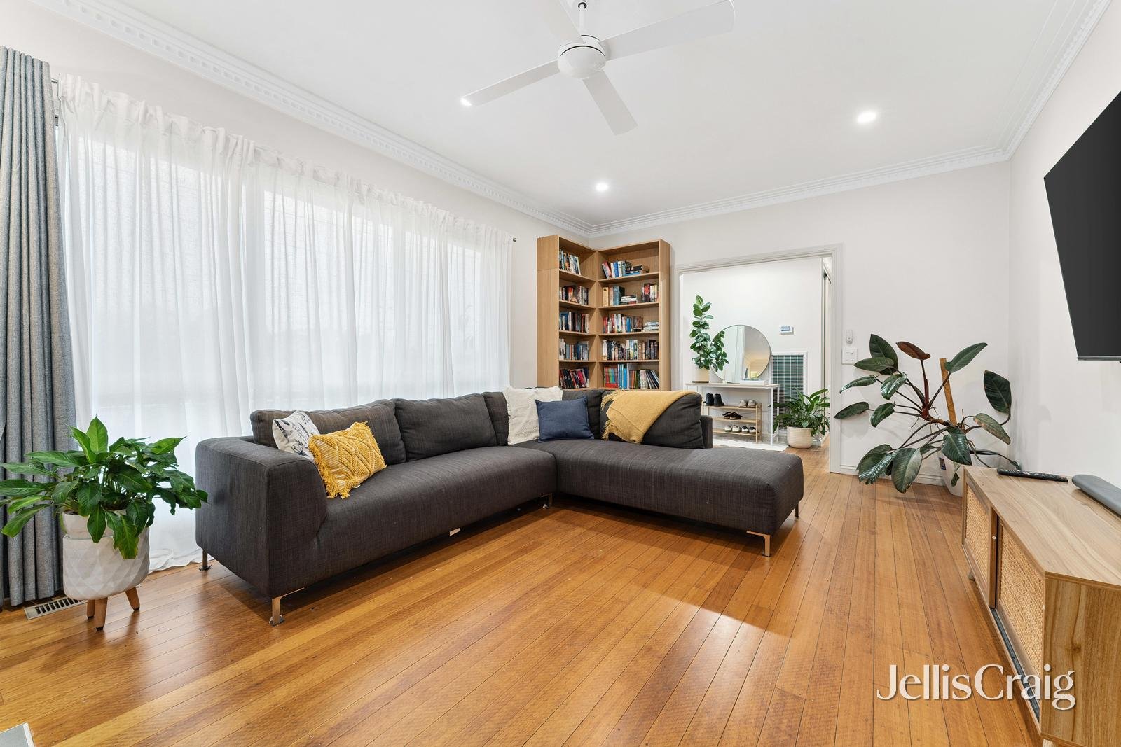 918 Geelong Road, Canadian image 3