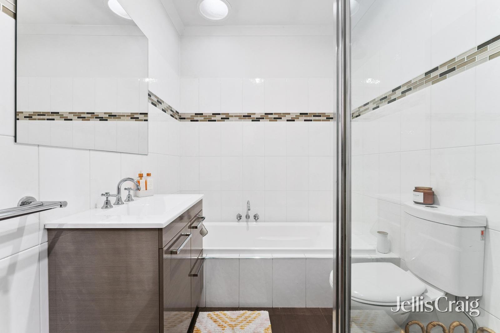 918 Geelong Road, Canadian image 12