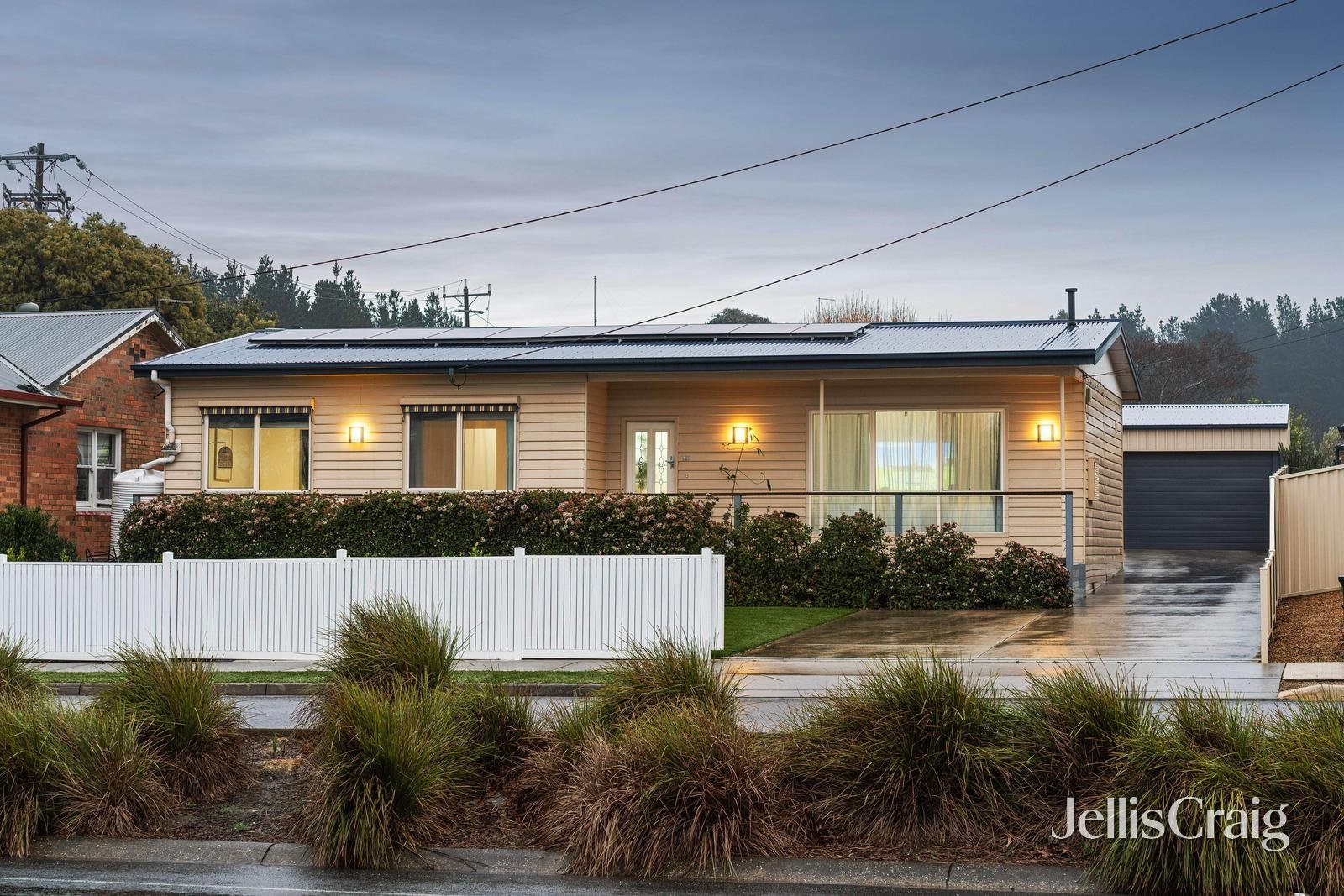 918 Geelong Road, Canadian image 16