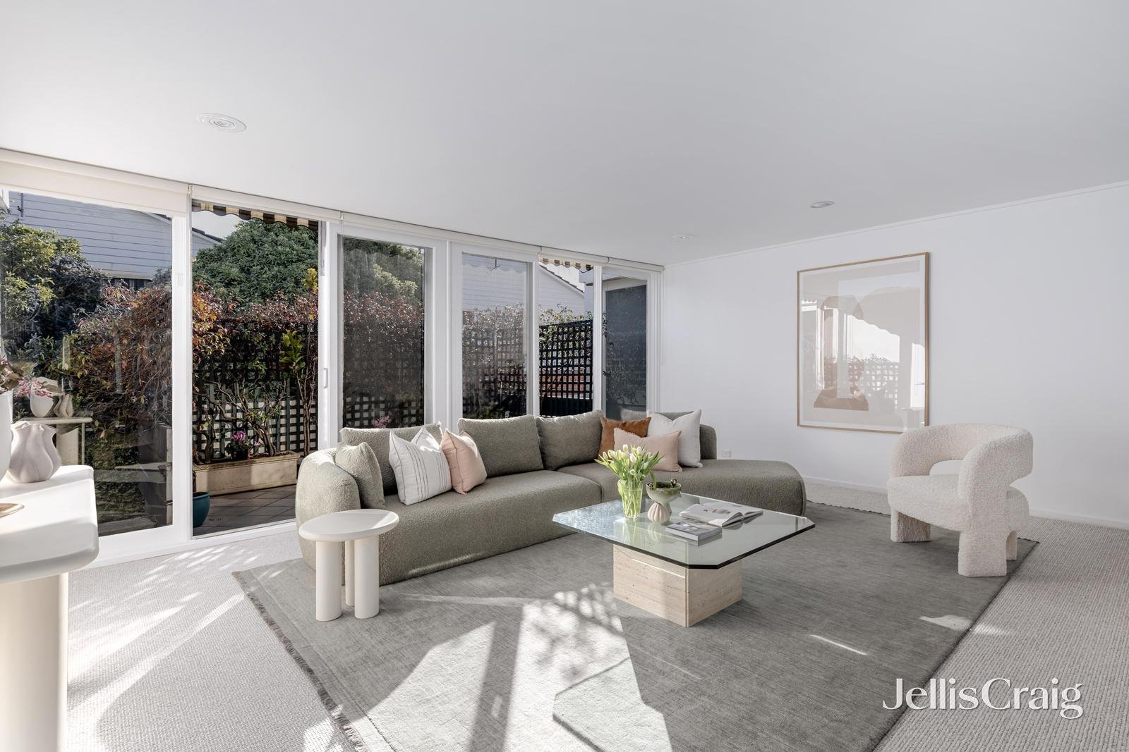 9/18 Springfield Avenue, Toorak image 2