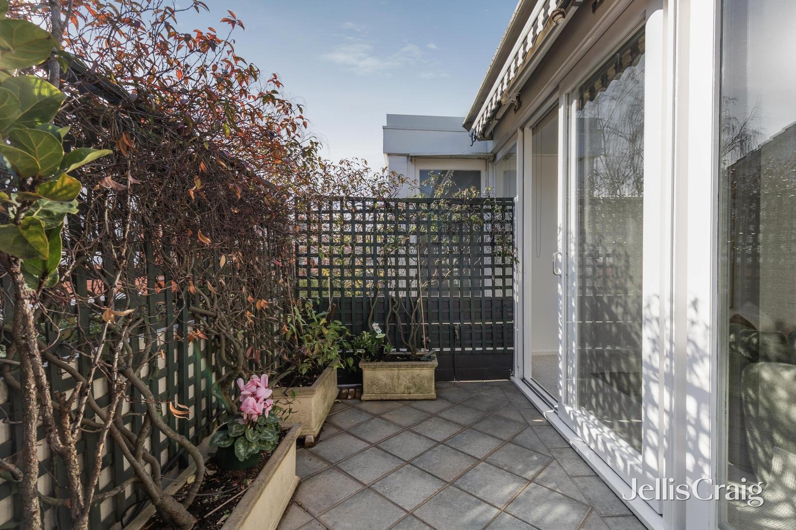 9/18 Springfield Avenue, Toorak image 3