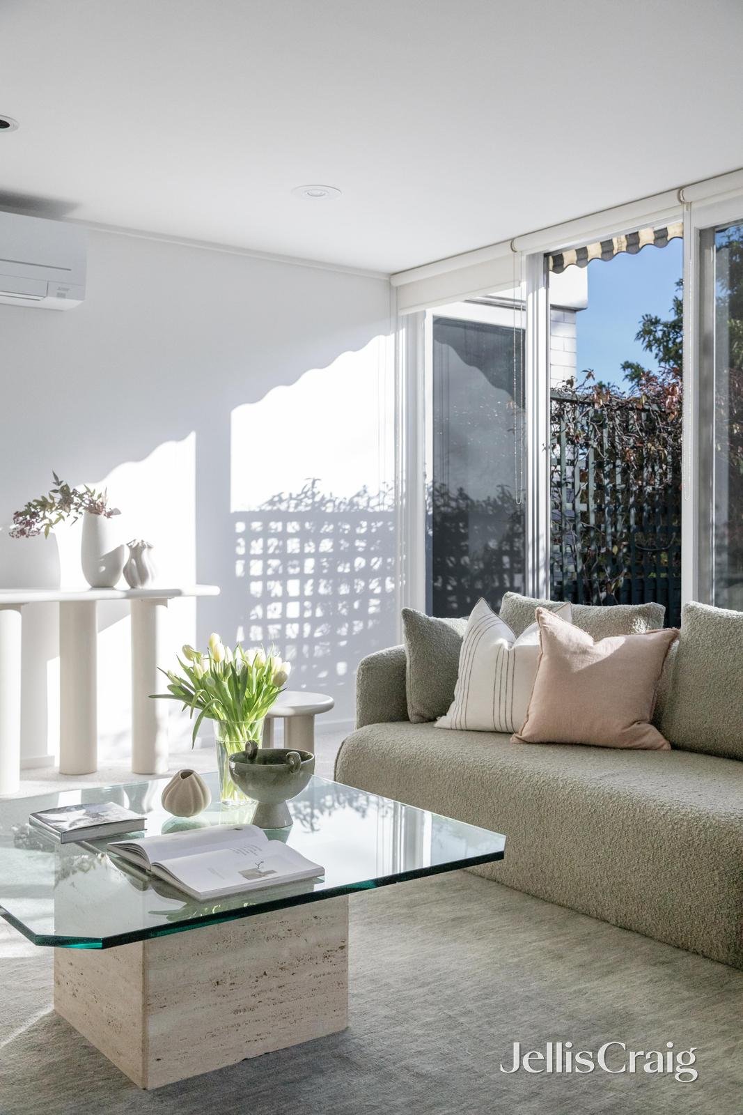 9/18 Springfield Avenue, Toorak image 4
