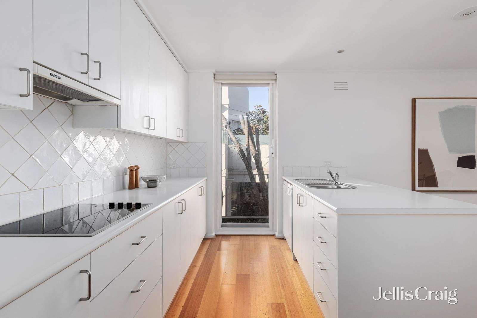 9/18 Springfield Avenue, Toorak image 6
