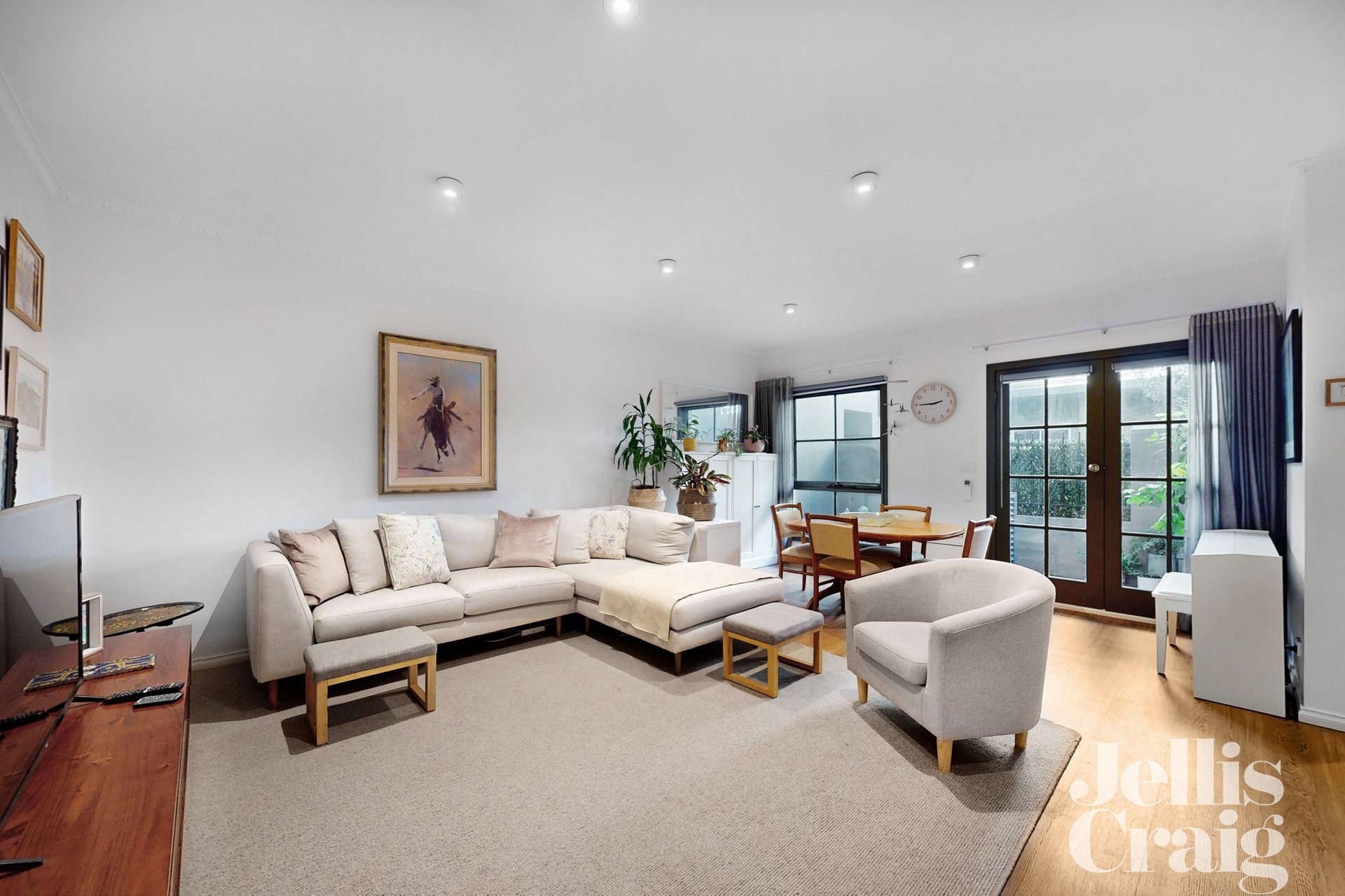 9/2 Henrietta Street, Hawthorn image 2