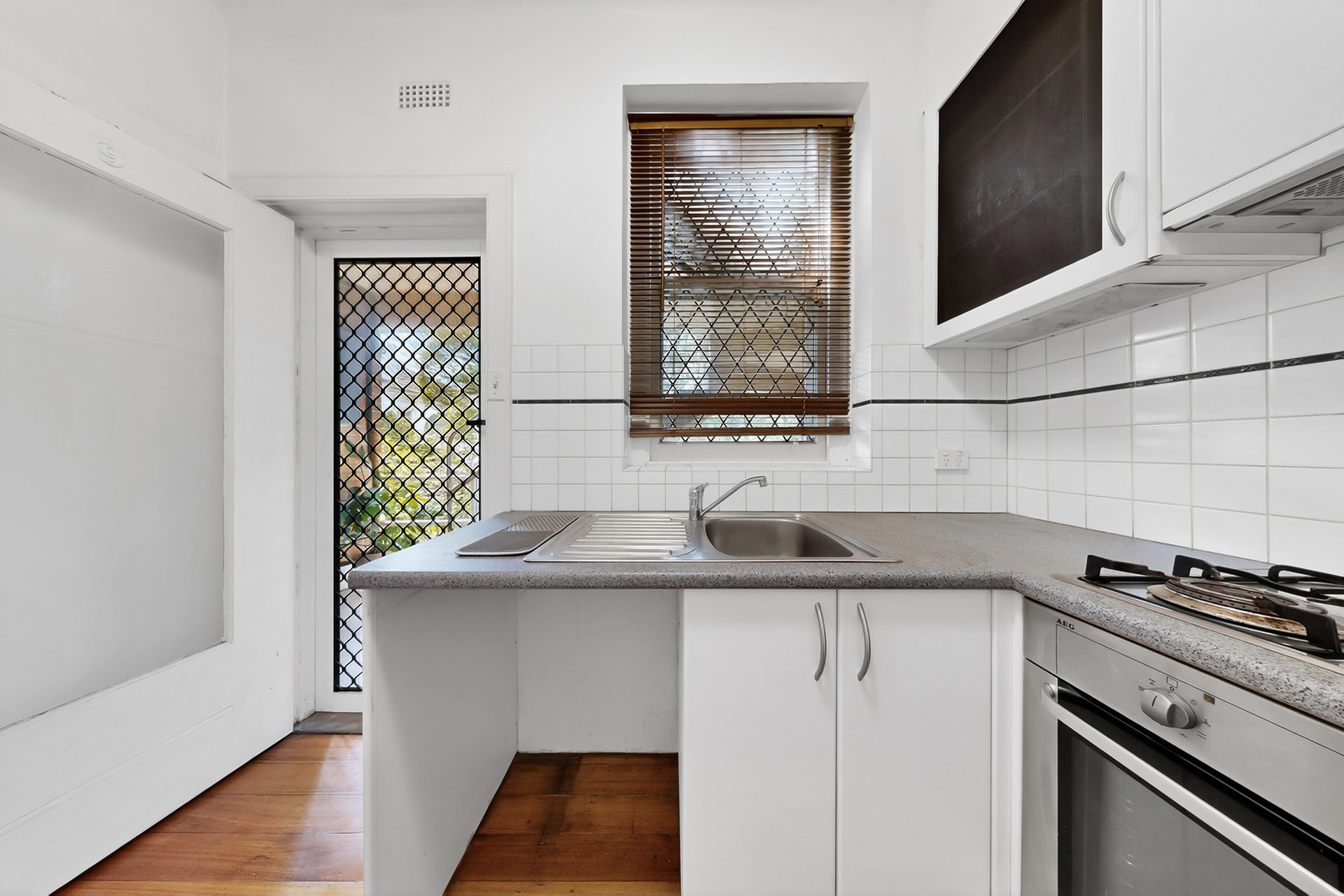 9 / 2 Jessamine Avenue Prahran