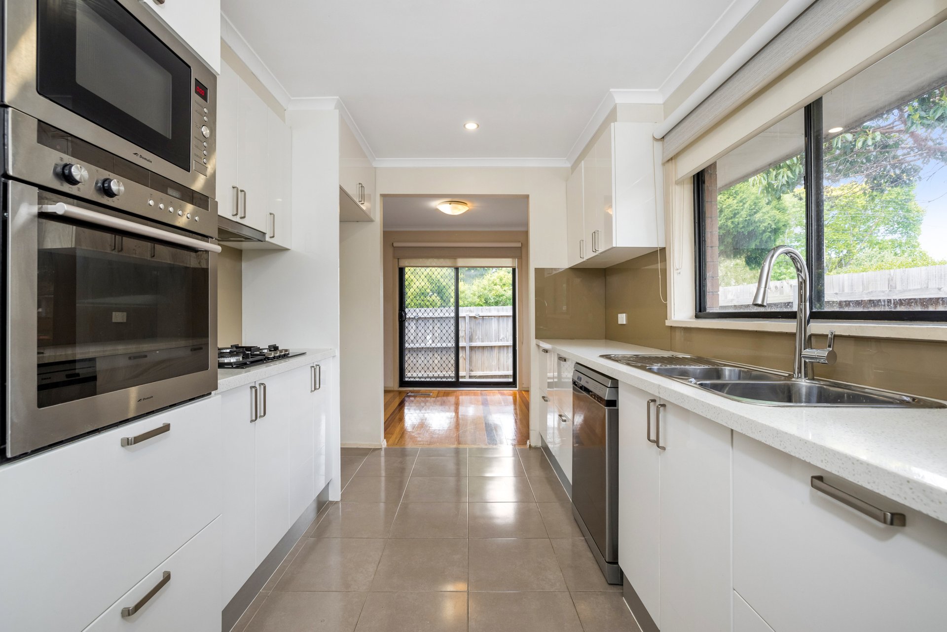 92 Mahoneys Road, Forest&nbsp;Hill image 3