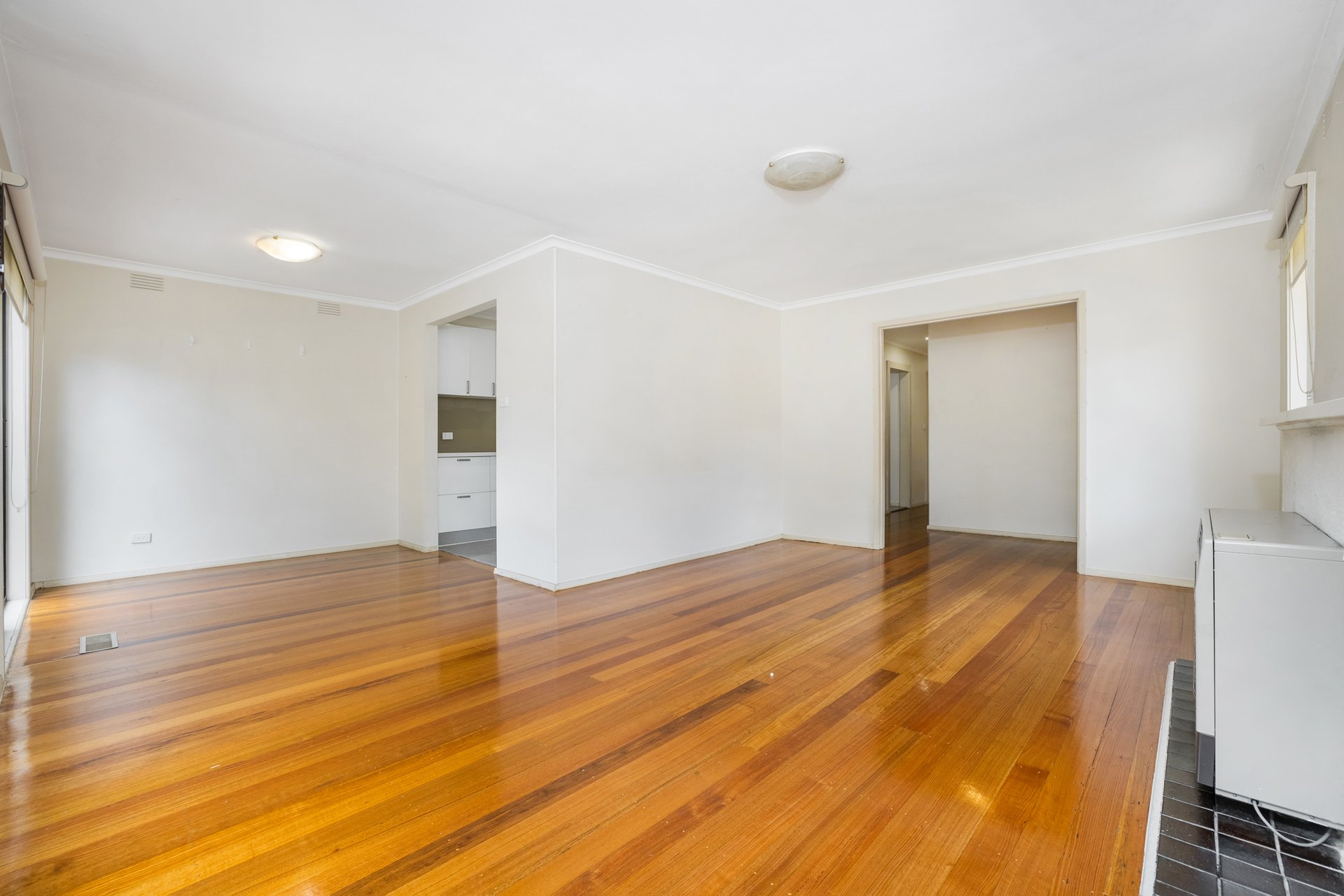 92 Mahoneys Road, Forest&nbsp;Hill image 2