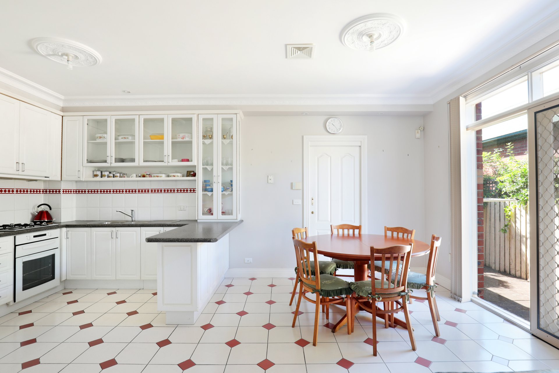 92 Pascoe Vale Road, Moonee Ponds image 3