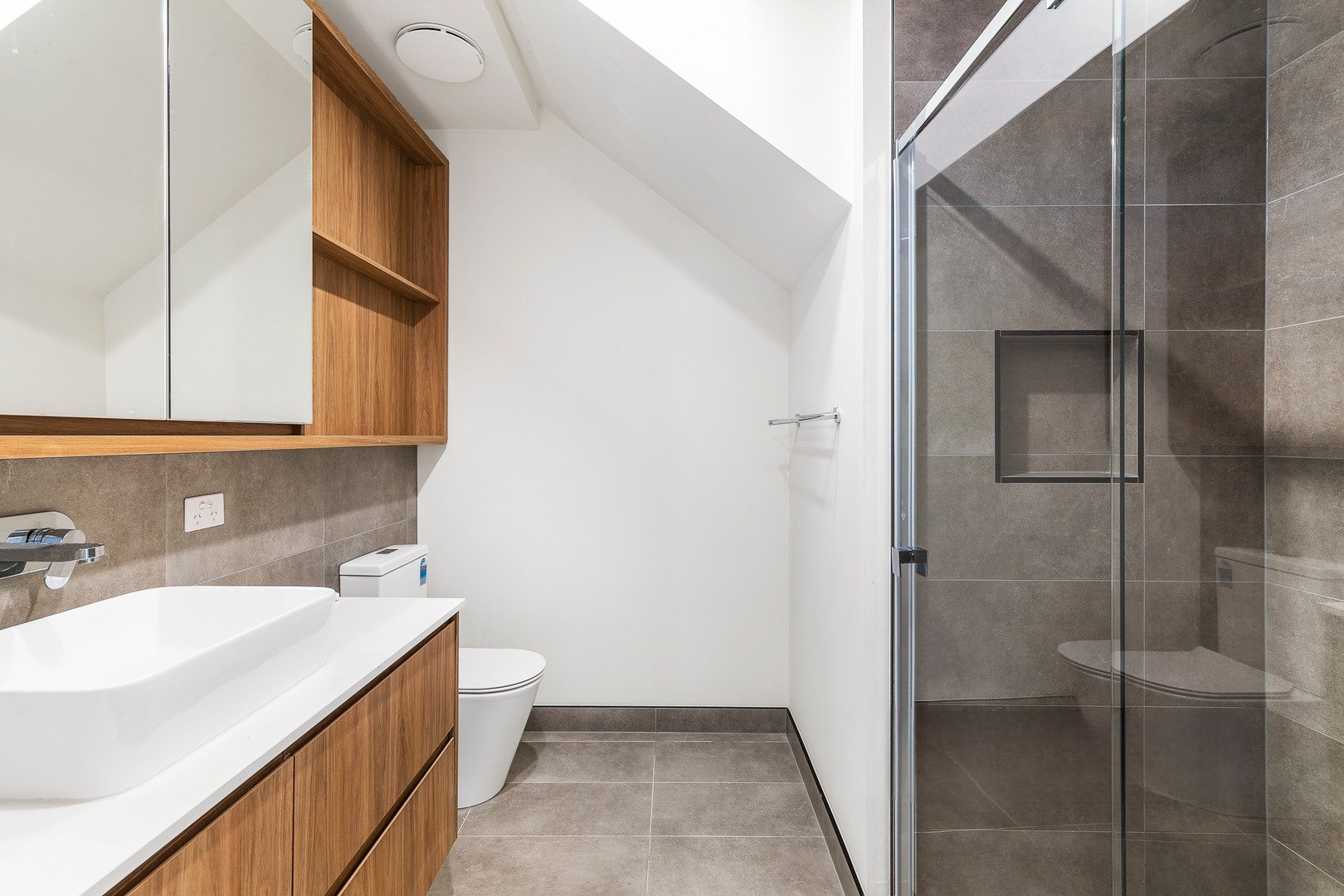 Property Gallery Thumbnail 9