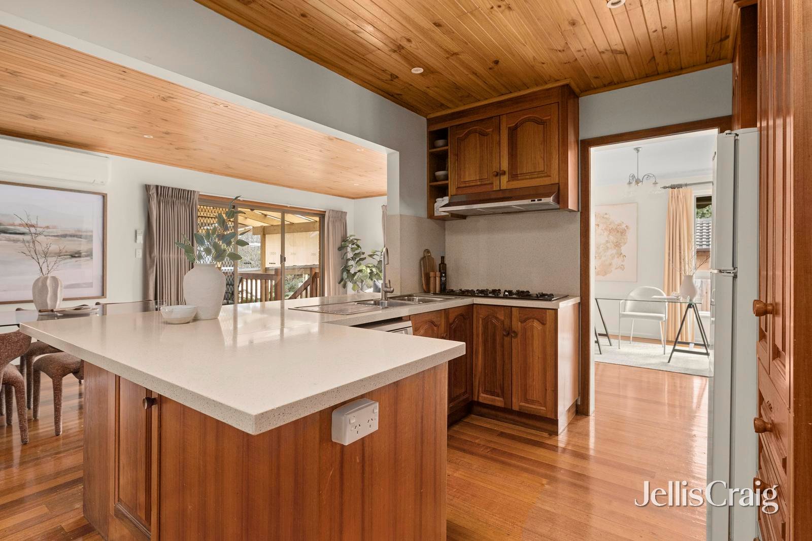 92 Somers Avenue, Macleod image 3