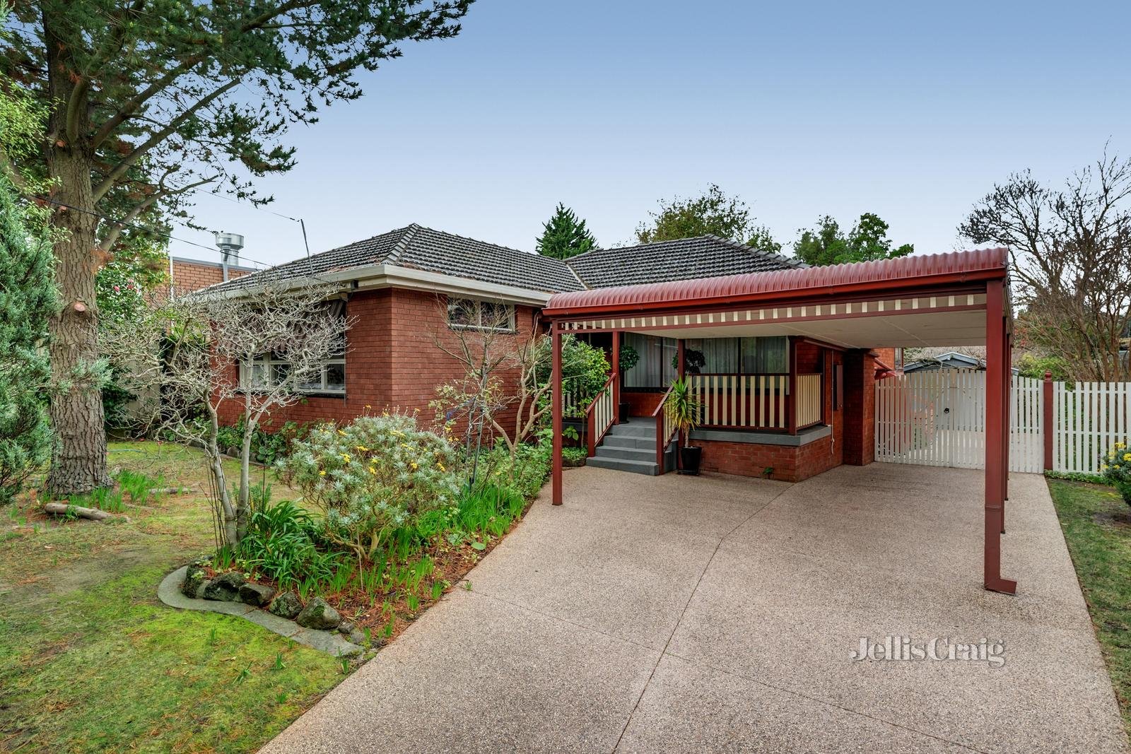 92 View Mount Road, Wheelers Hill image 1