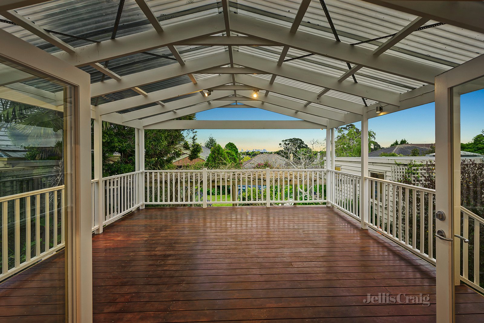 92 Warrigal Road, Surrey Hills image 4